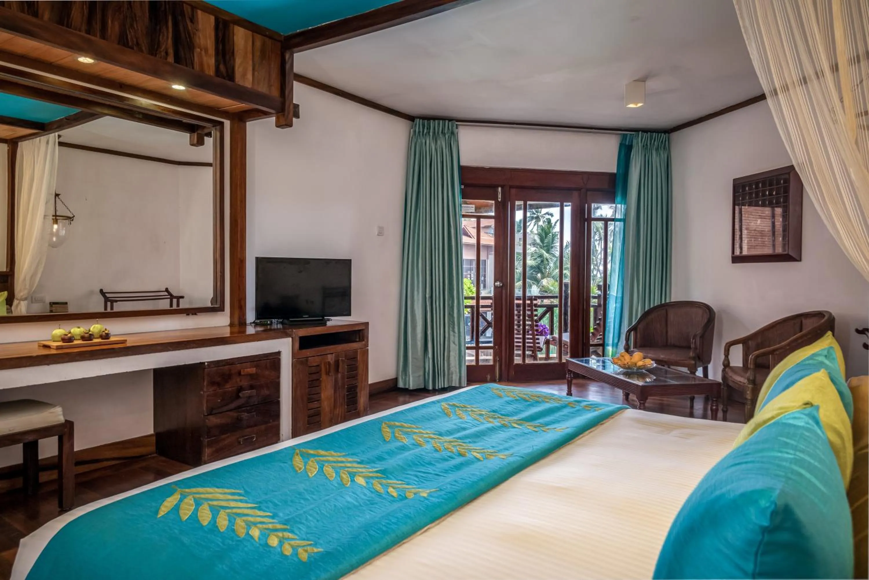 TV and multimedia, Bed in Royal Palms Beach Hotel