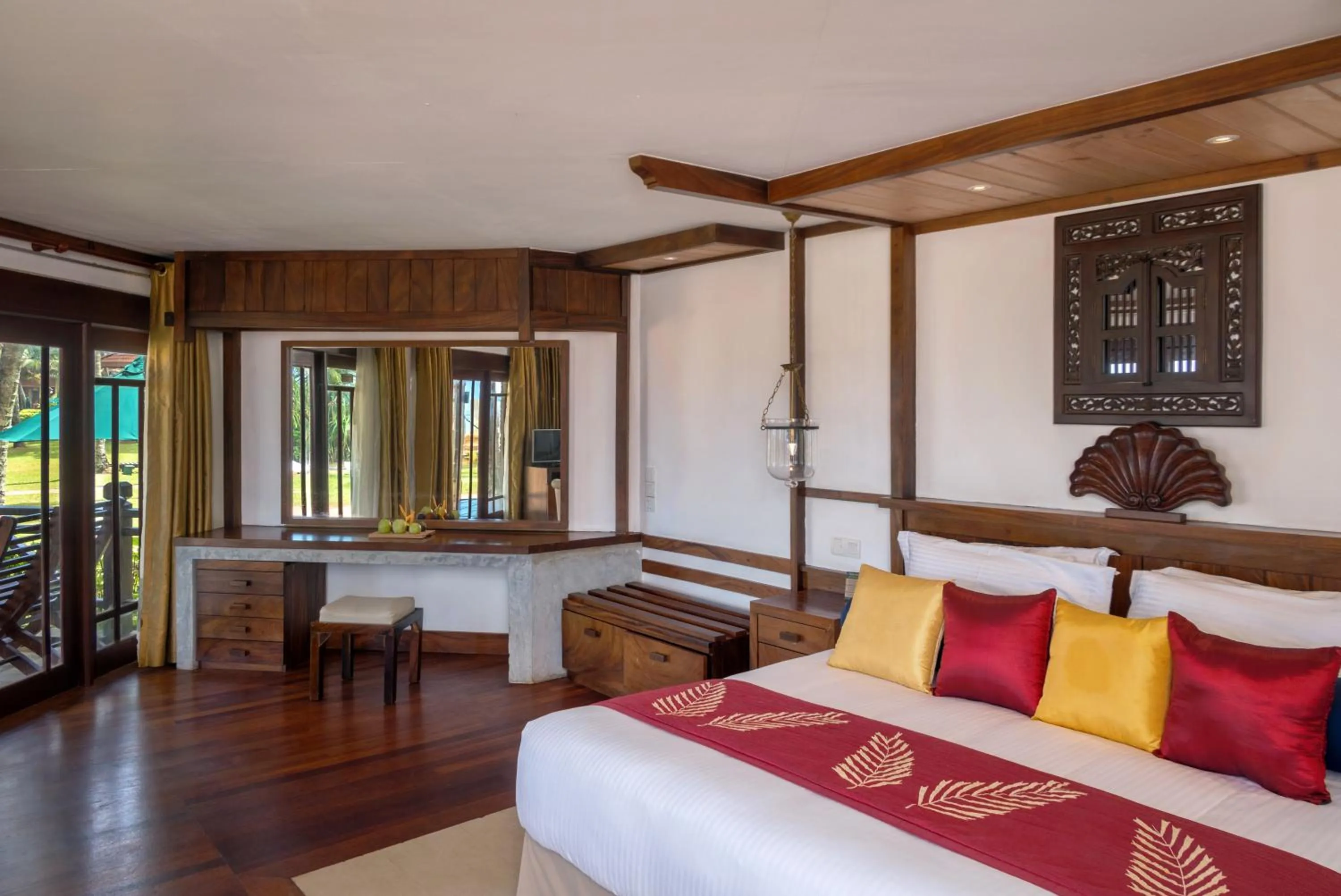 Bedroom, Bed in Royal Palms Beach Hotel