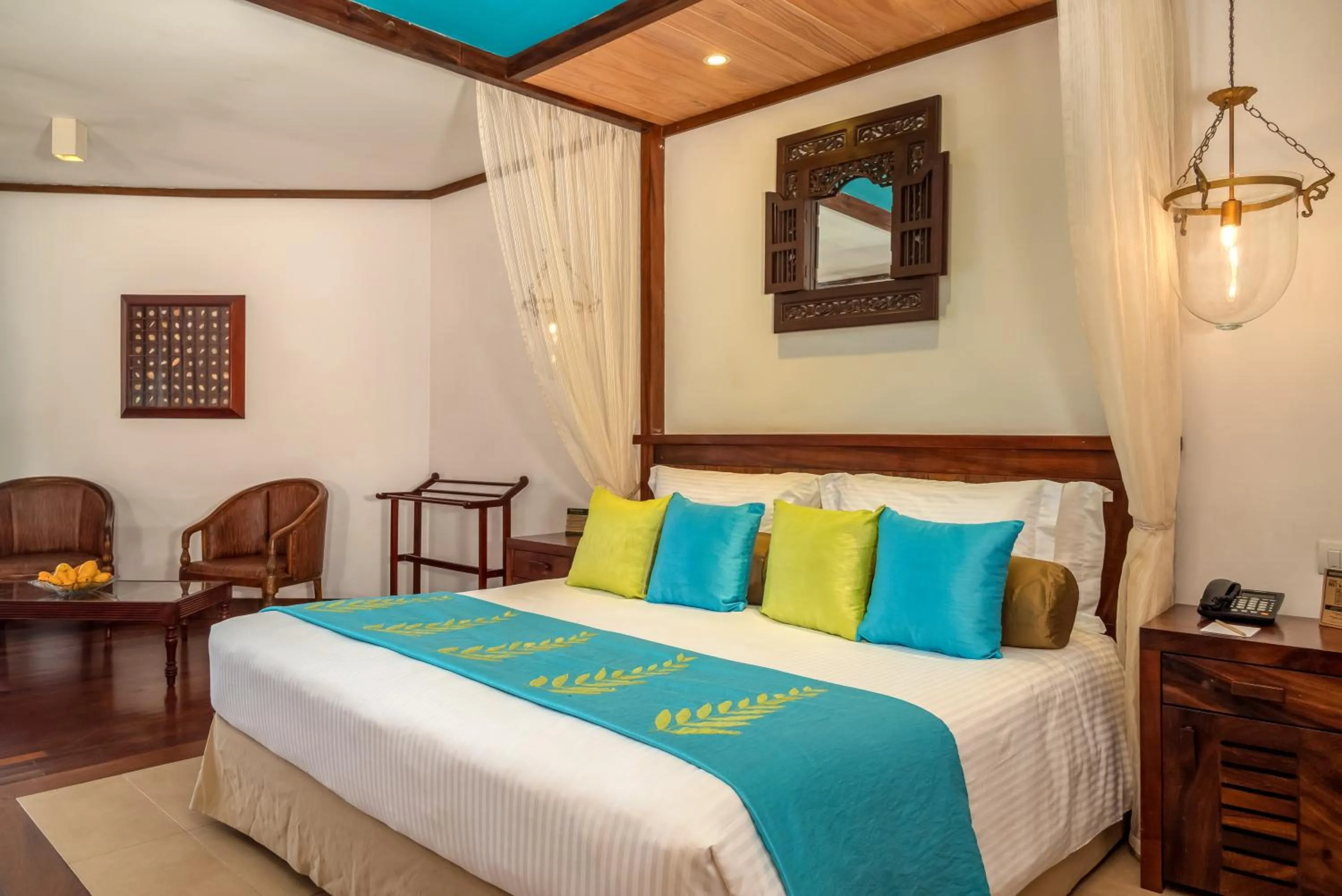 Bedroom, Bed in Royal Palms Beach Hotel