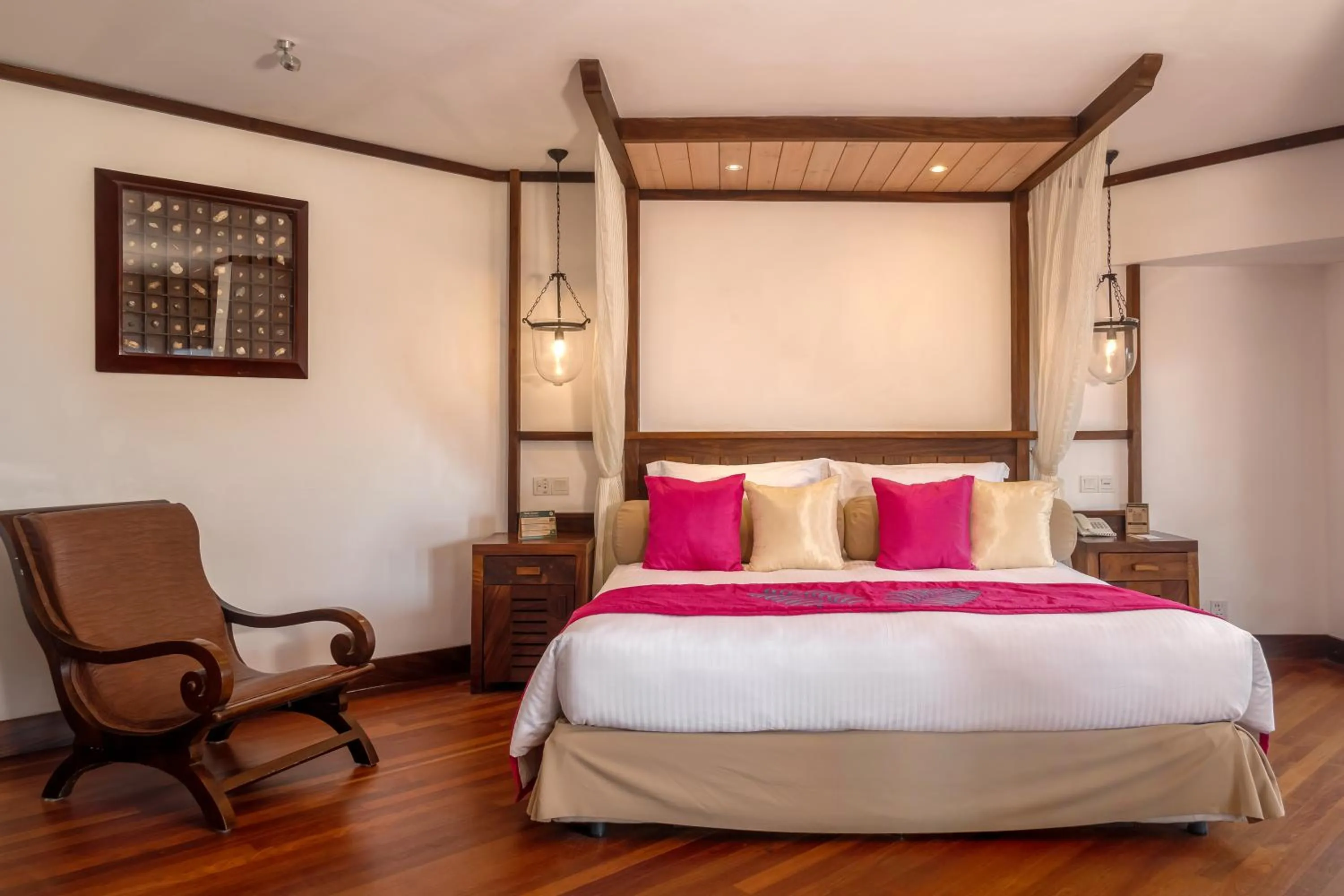 Bedroom, Bed in Royal Palms Beach Hotel