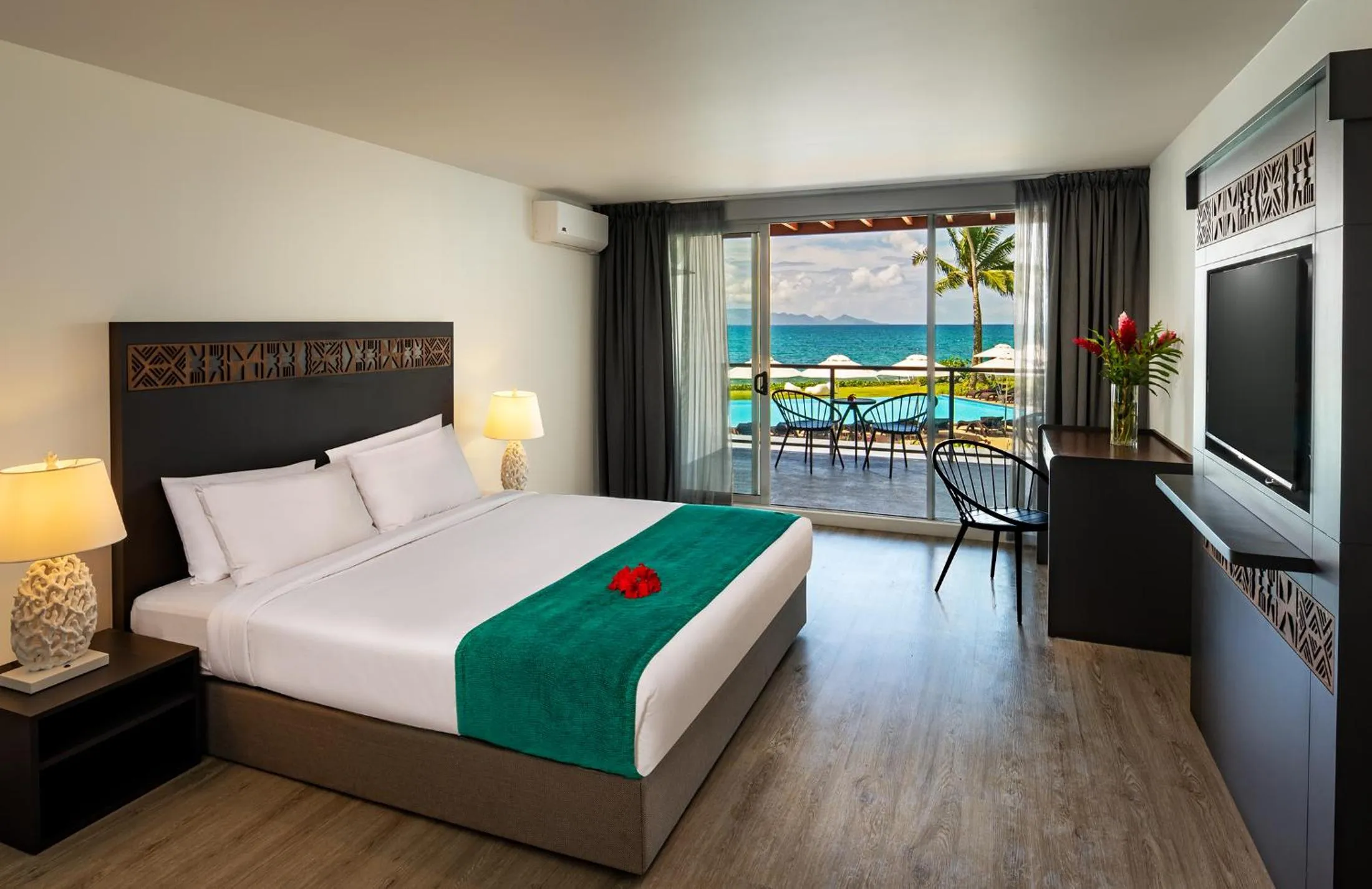 Sea view, Bed in The Pearl South Pacific Resort, Spa & Golf Course