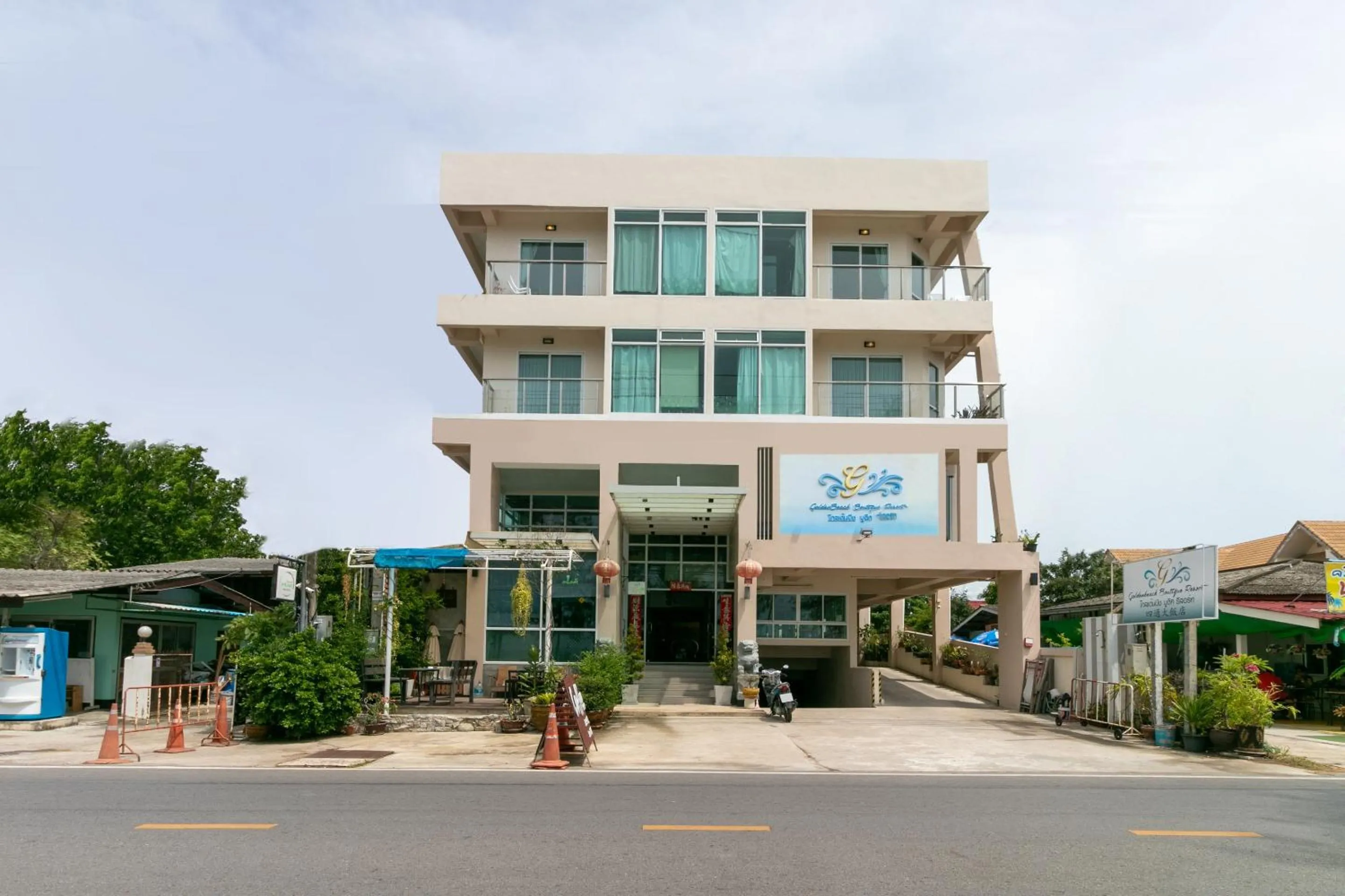 Facade/entrance in Golden Beach Boutique Resort