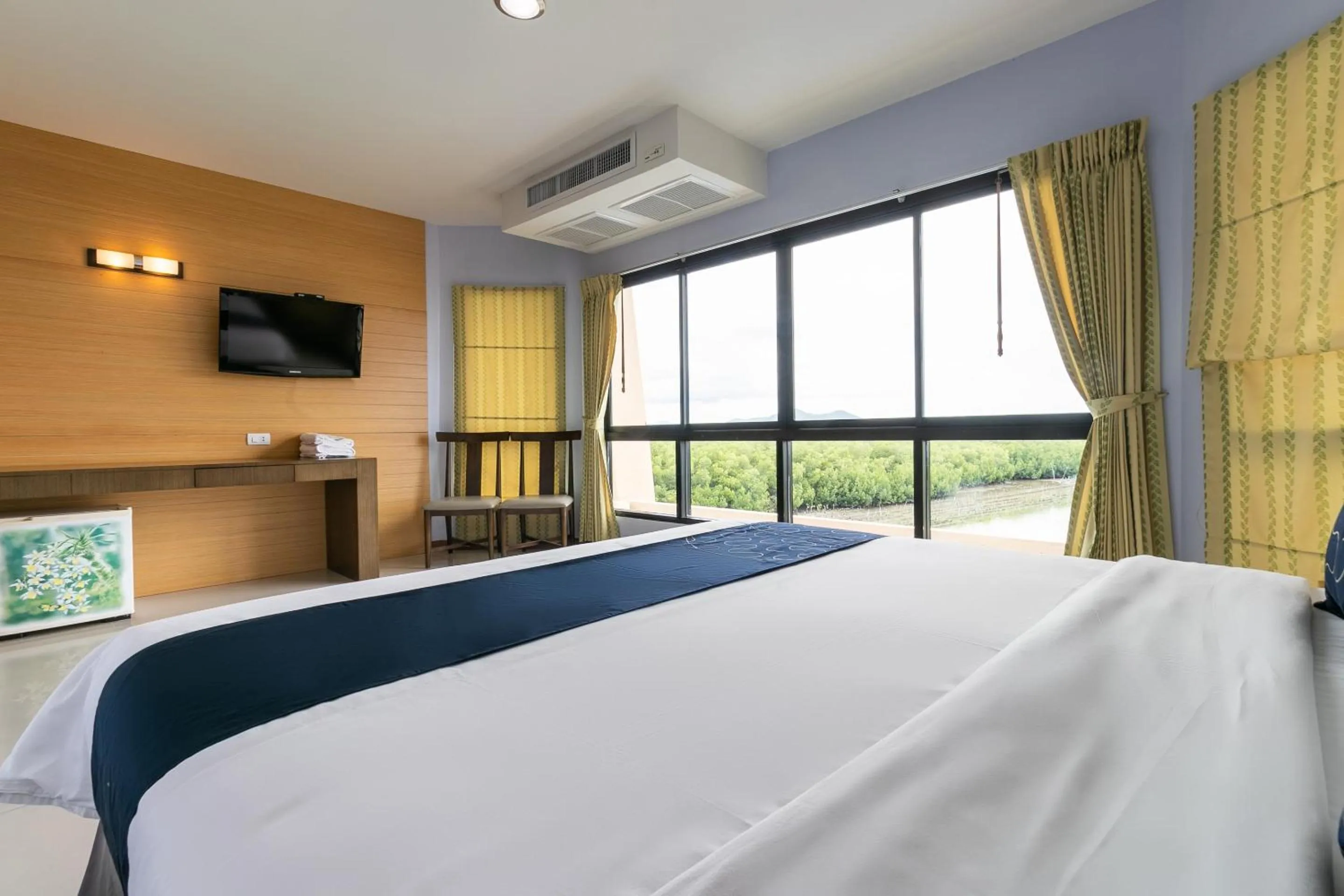 Bedroom, Bed in Golden Beach Boutique Resort