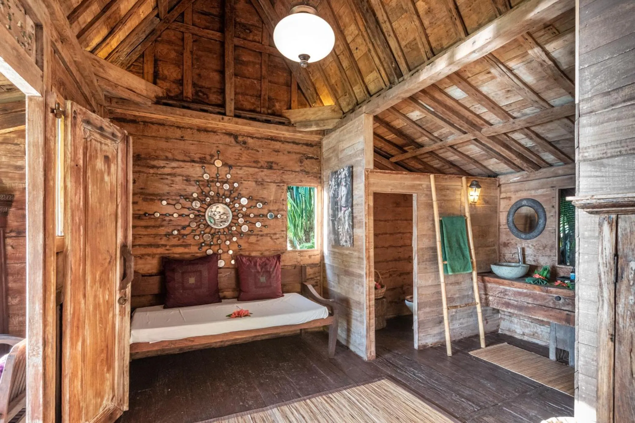 Shower, Bed in Ratua Private Island Resort