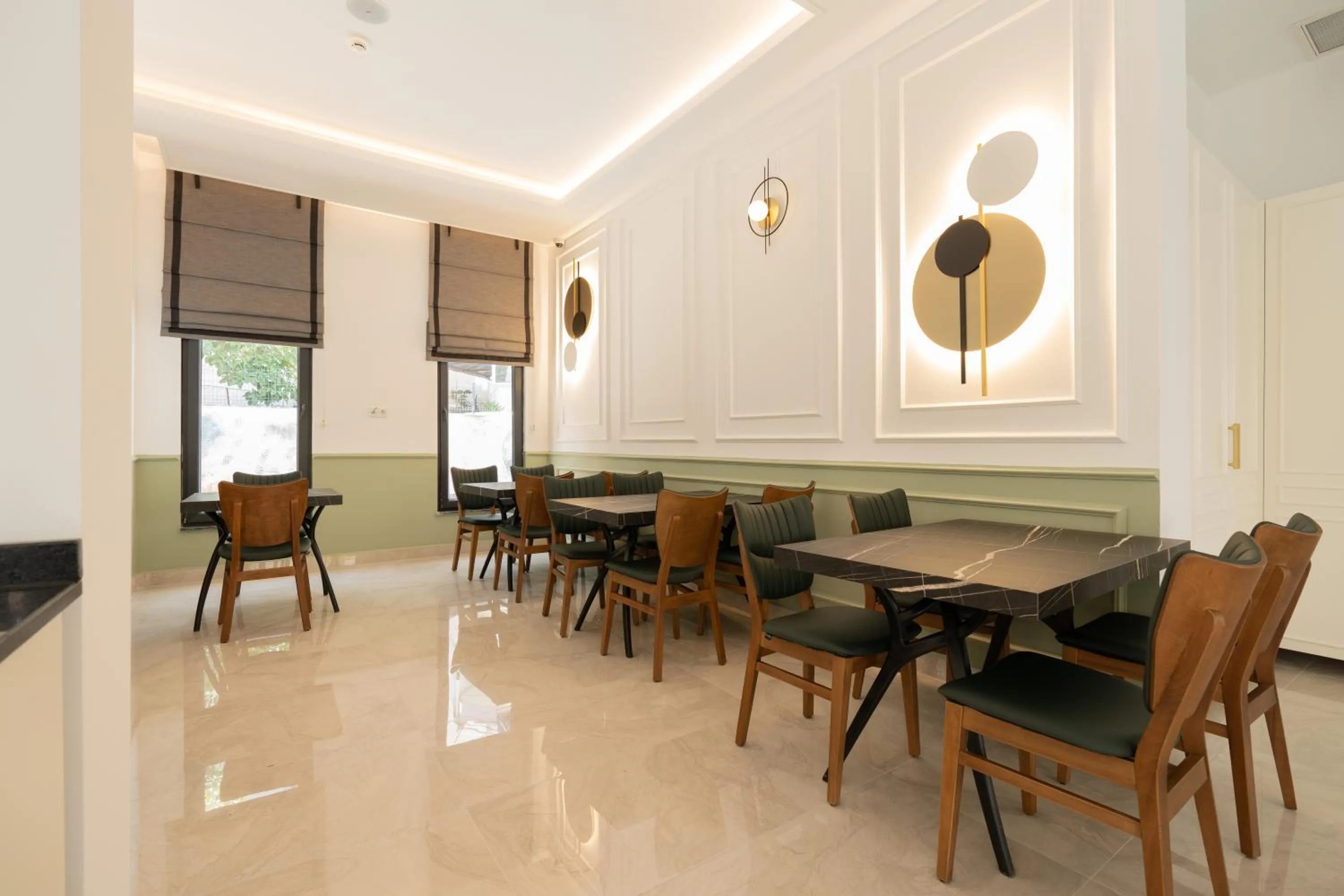 Restaurant/places to eat in Gurses Life Hotel