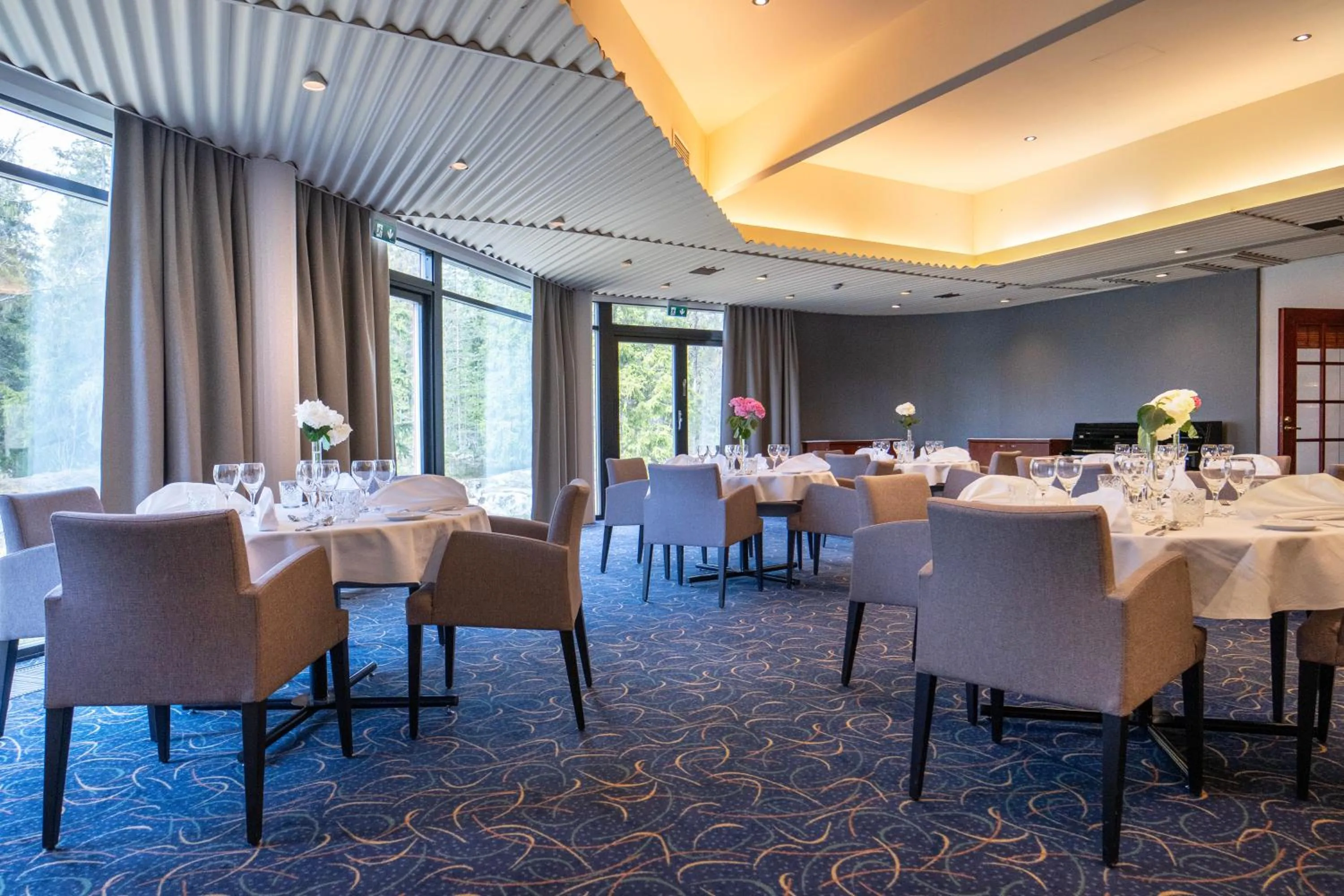 Restaurant/places to eat in Hotel Korpilampi