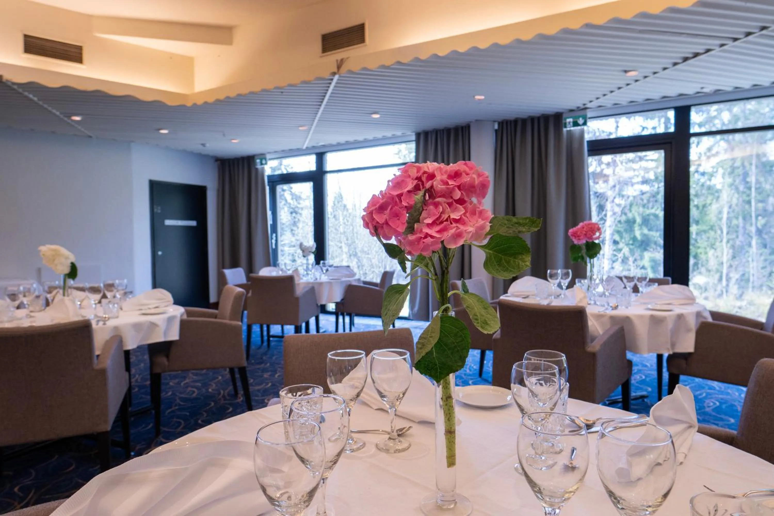 Restaurant/places to eat in Hotel Korpilampi