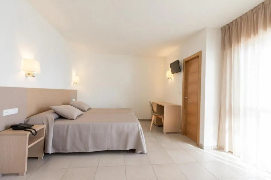 Photo of the whole room, Bed in Hotel Duna