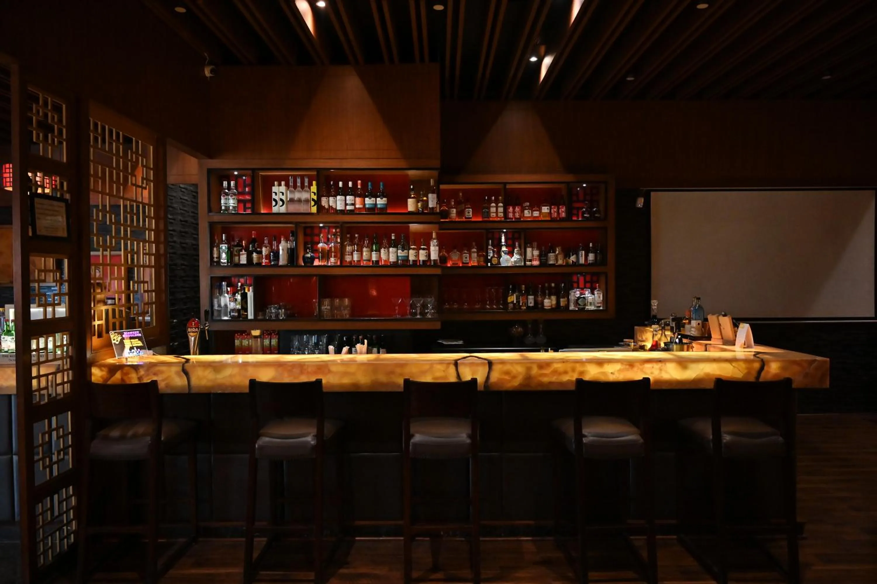 Restaurant/places to eat in Holiday Inn New Delhi Mayur Vihar Noida by IHG