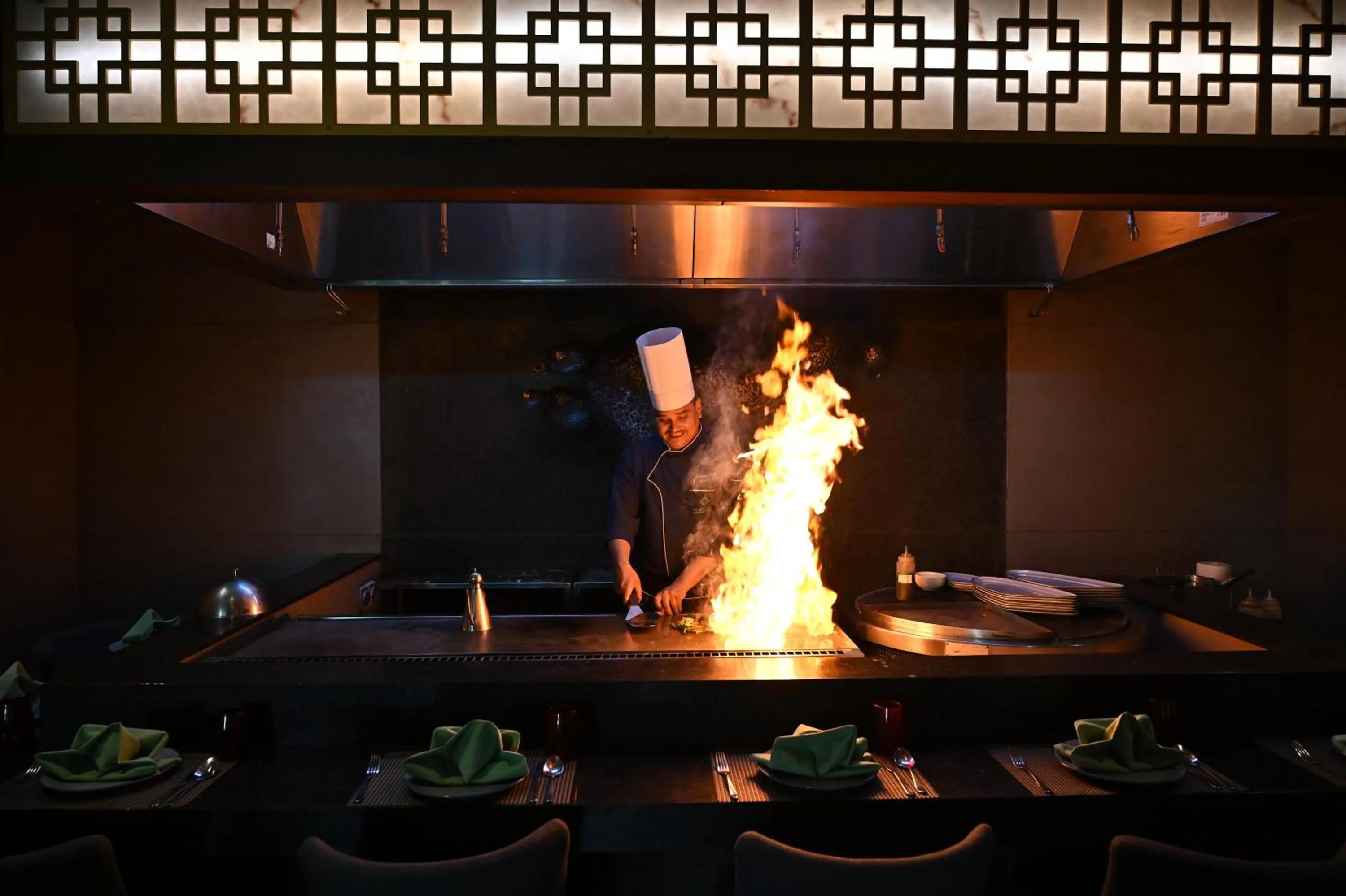 Restaurant/places to eat in Holiday Inn New Delhi Mayur Vihar Noida by IHG