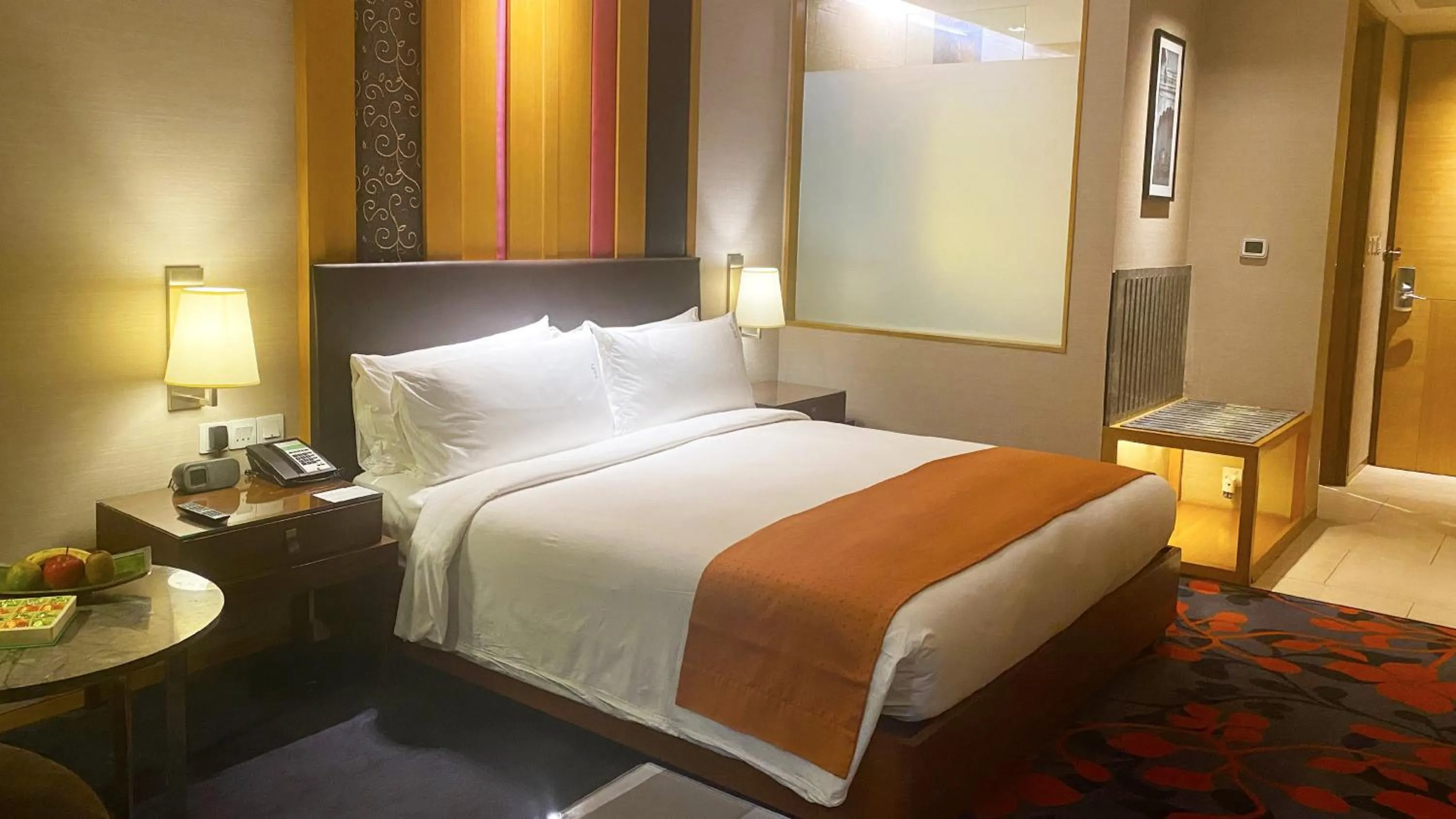 Photo of the whole room, Bed in Holiday Inn New Delhi Mayur Vihar Noida by IHG