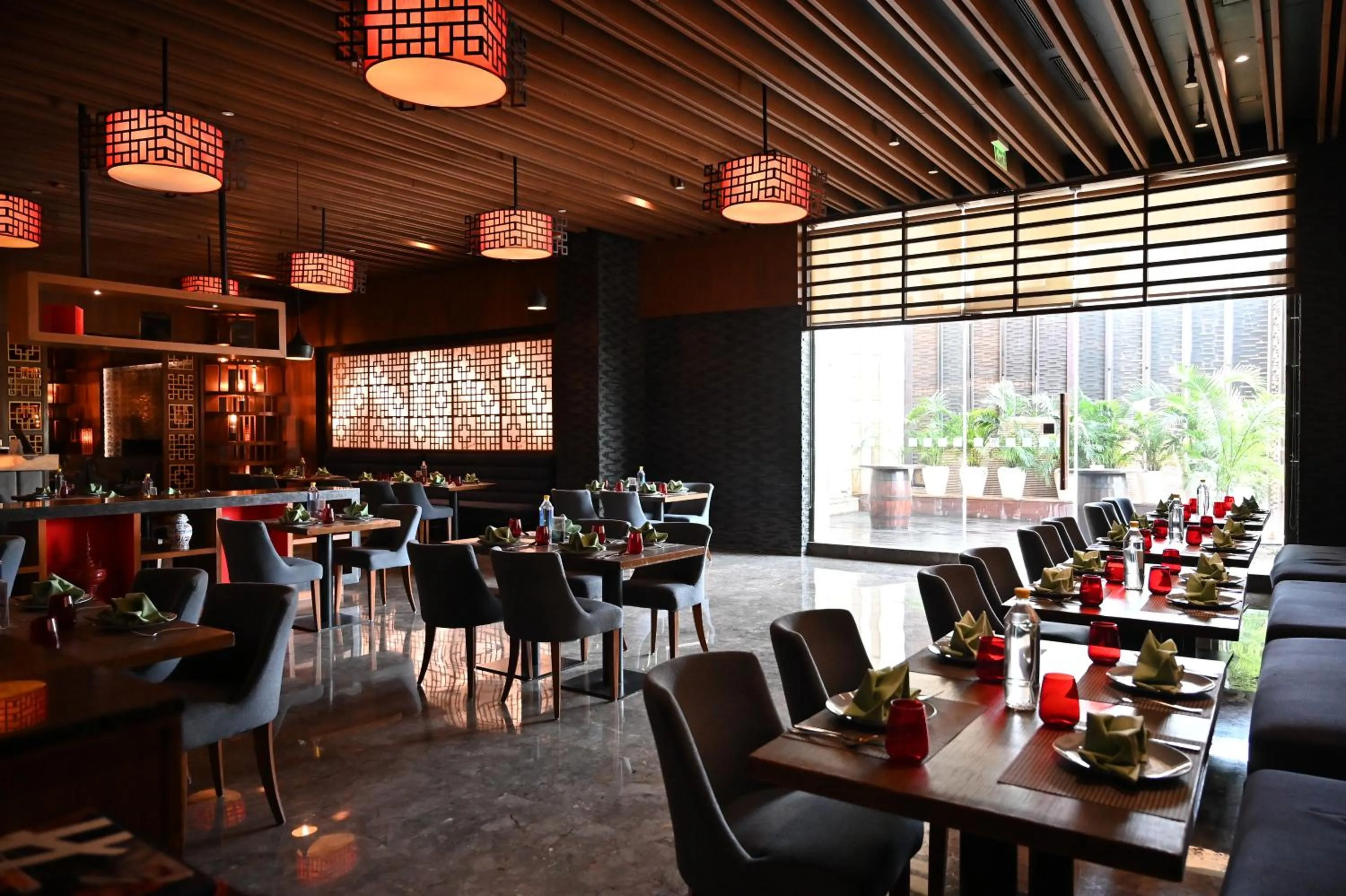 Restaurant/places to eat in Holiday Inn New Delhi Mayur Vihar Noida by IHG