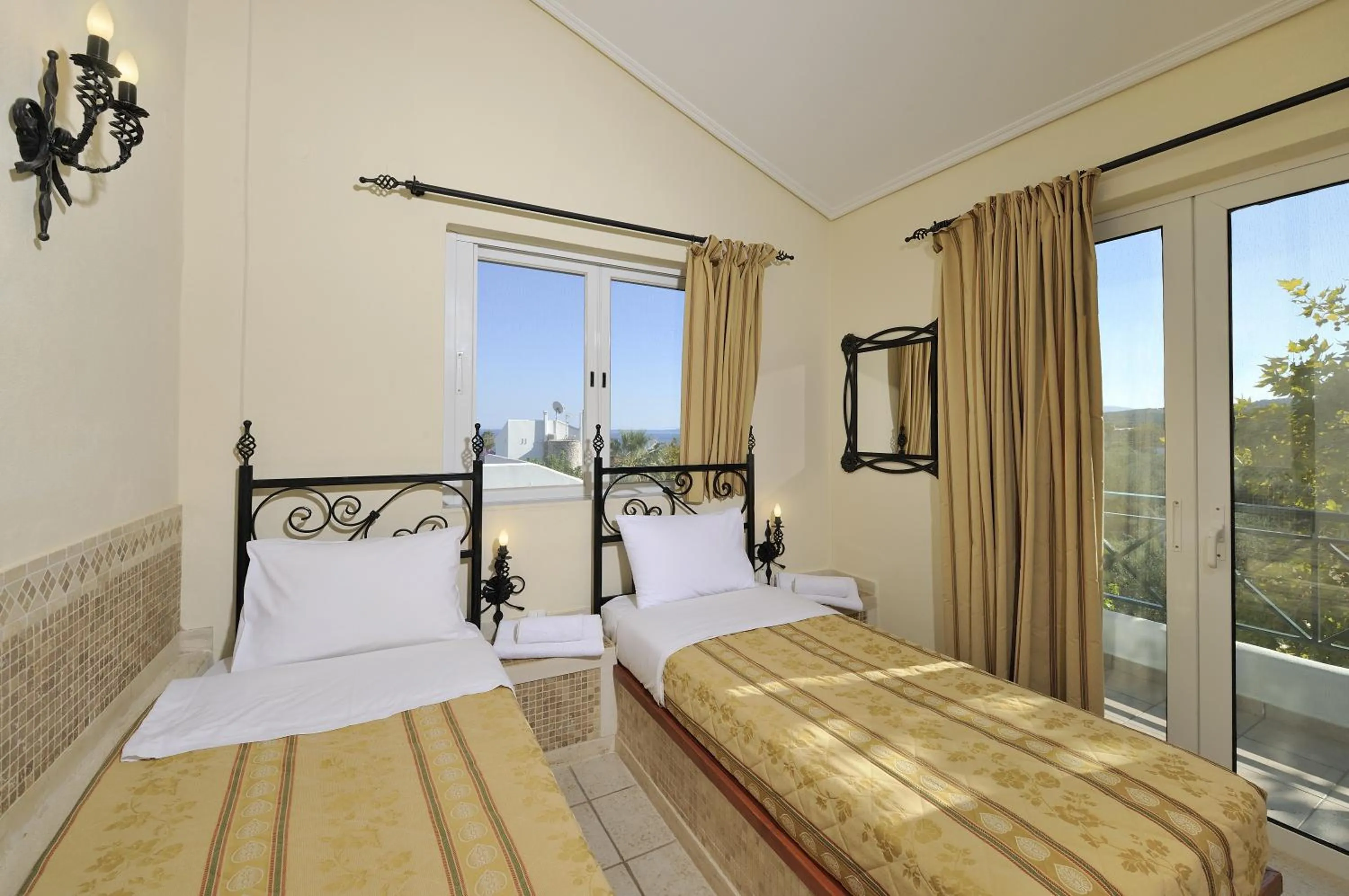 Bedroom, Bed in Paris Village Apartments