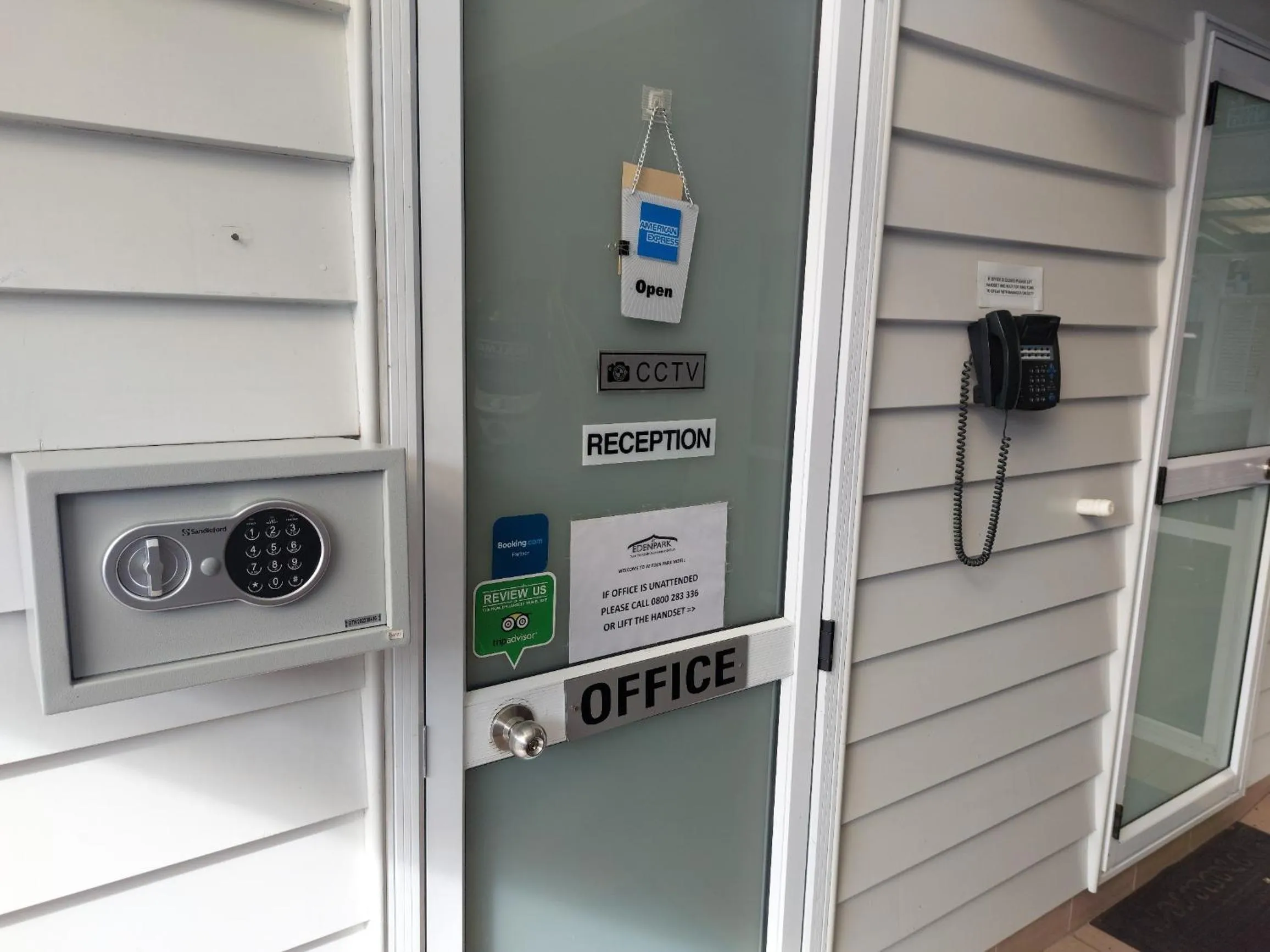 Lobby or reception in At Eden Park Motel