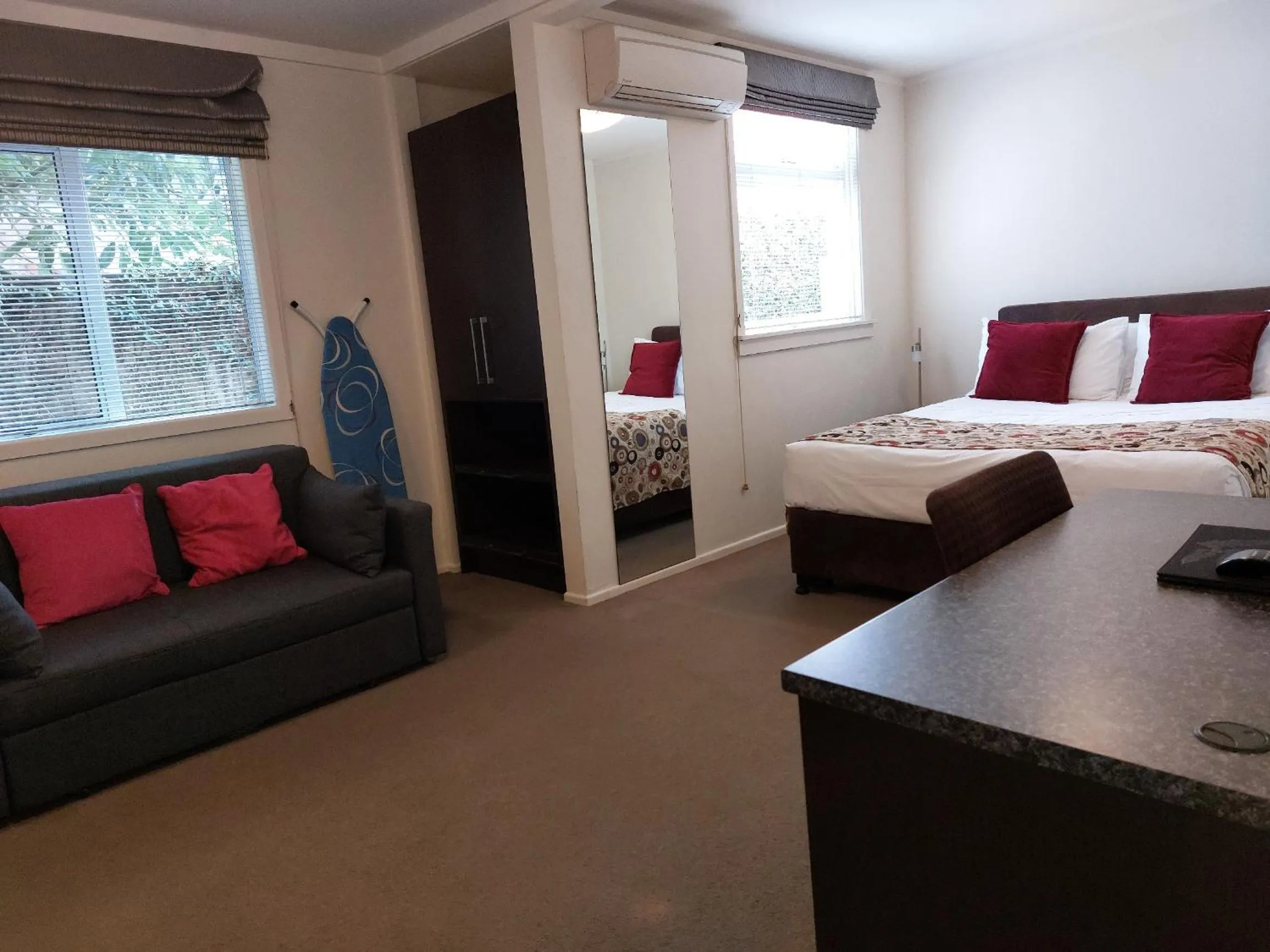 Bed in At Eden Park Motel