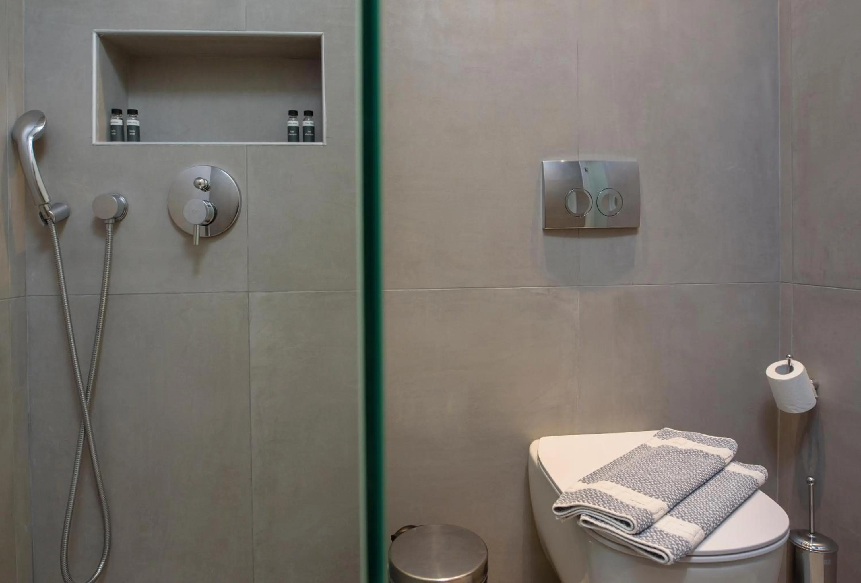 Bathroom in Vigla Hotel