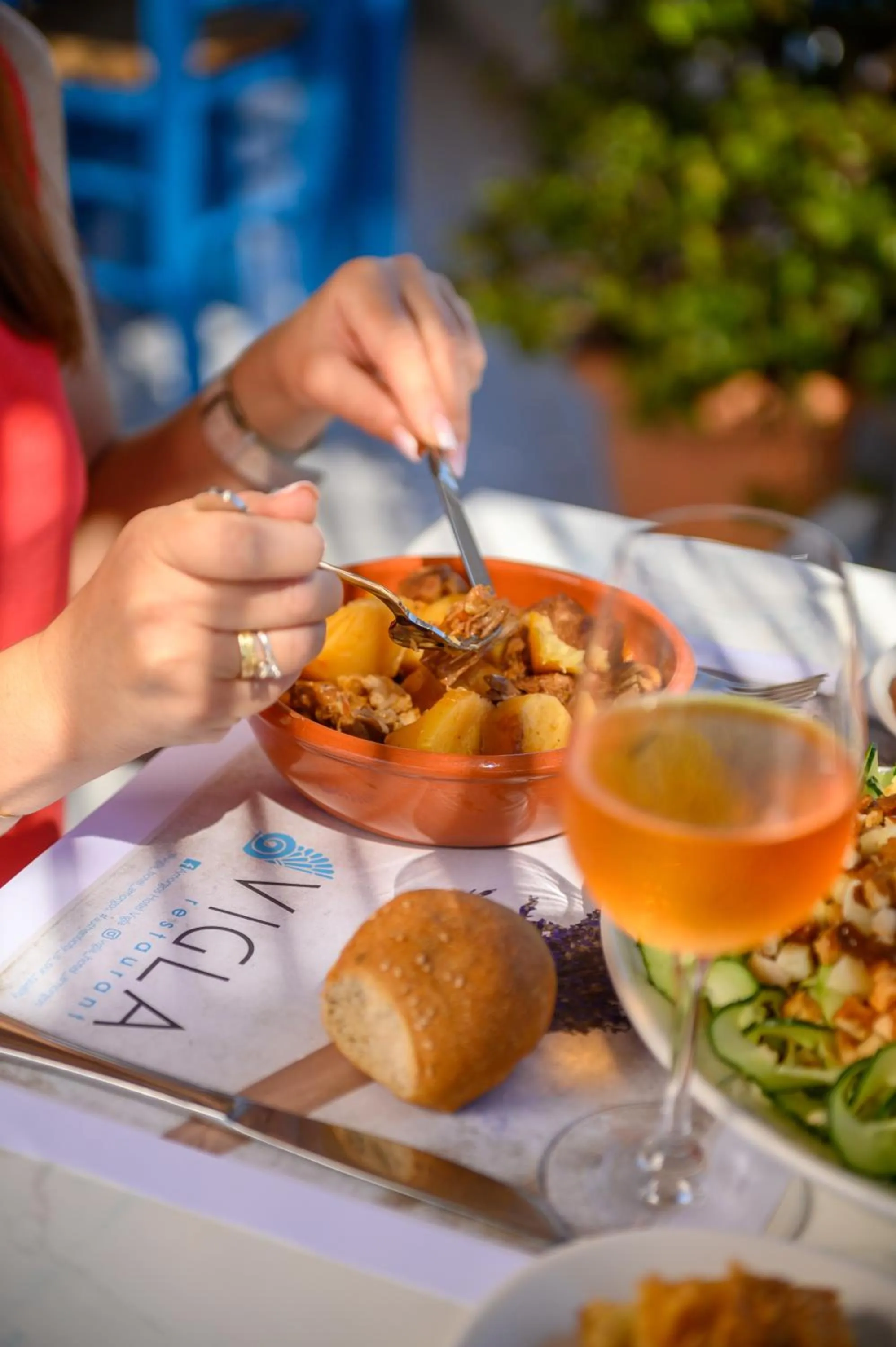 Food and drinks in Vigla Hotel