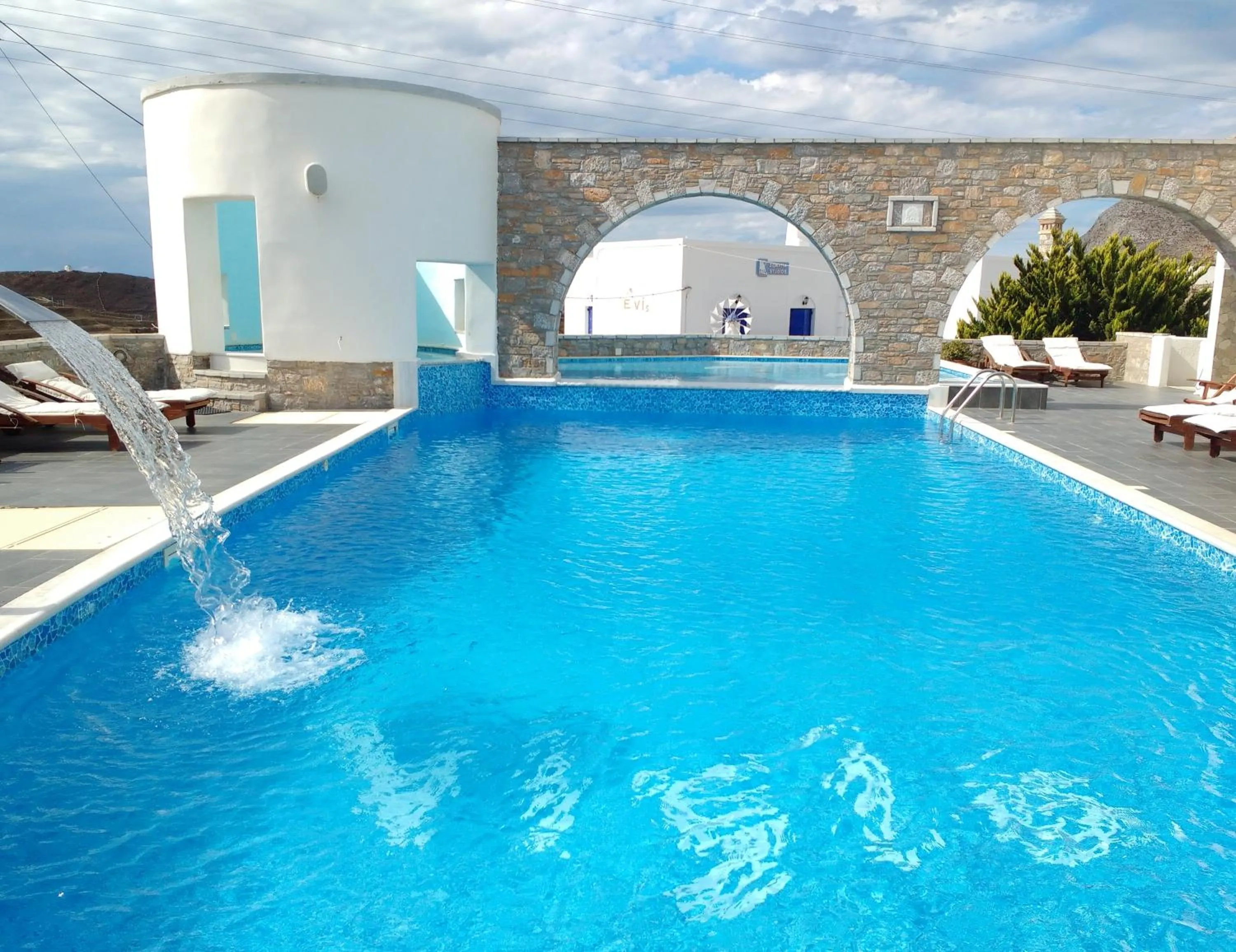 Swimming pool in Vigla Hotel