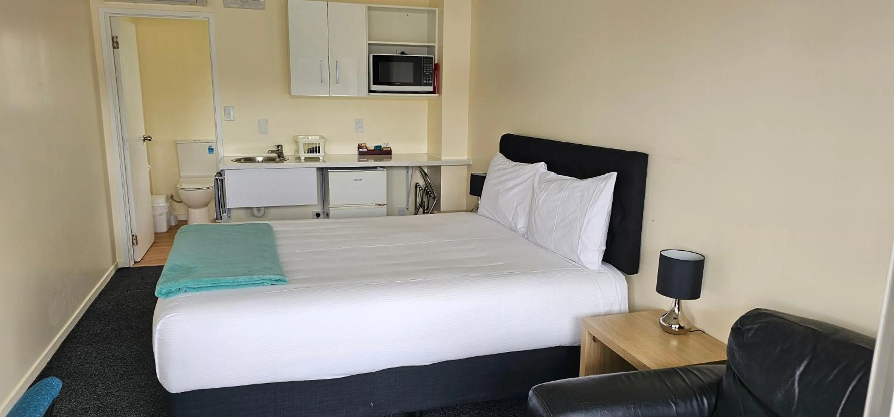 Kitchen or kitchenette, Bed in Twin Coast Adventures