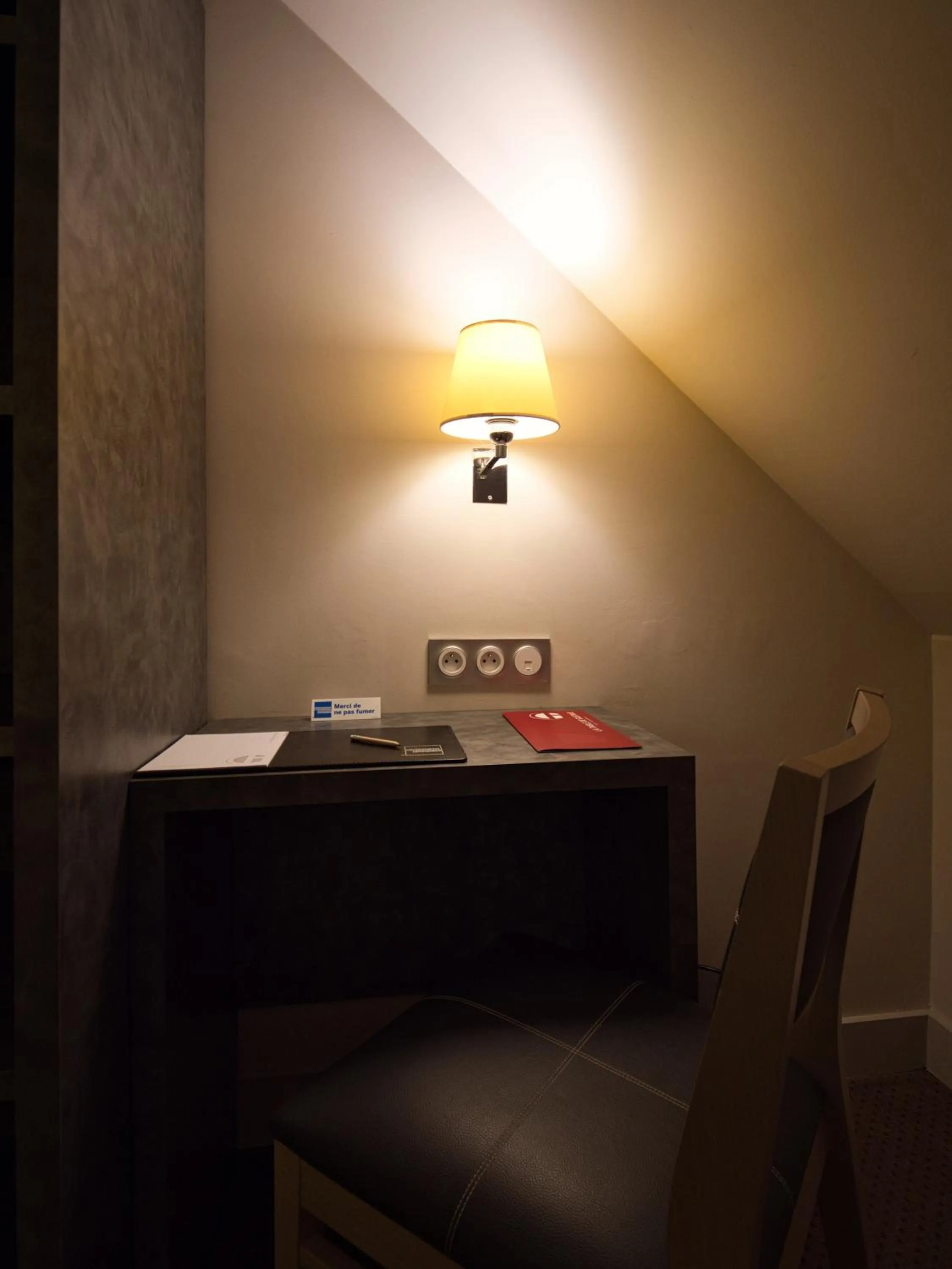 furniture in La Table de Gustave