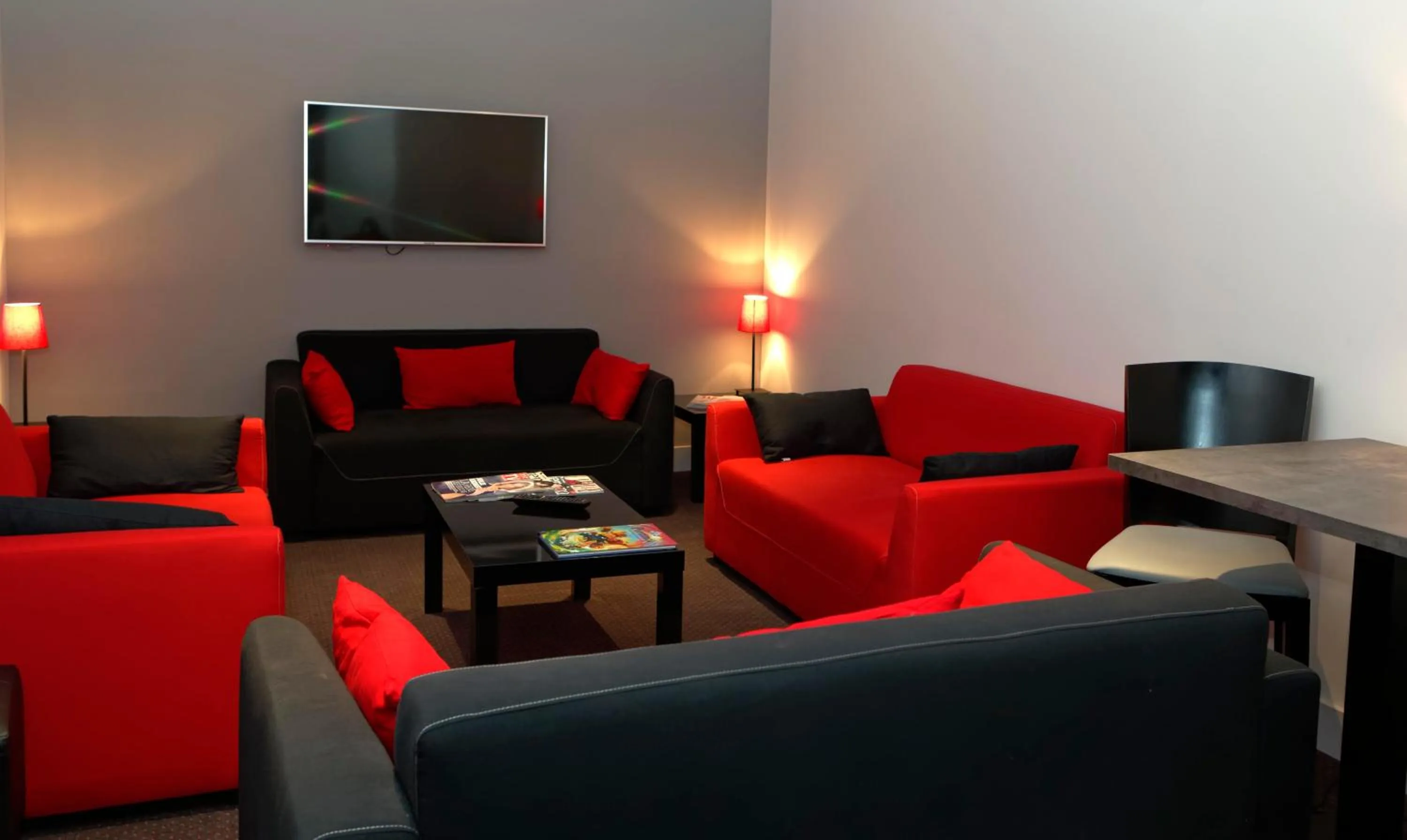 Communal lounge/ TV room in La Table de Gustave