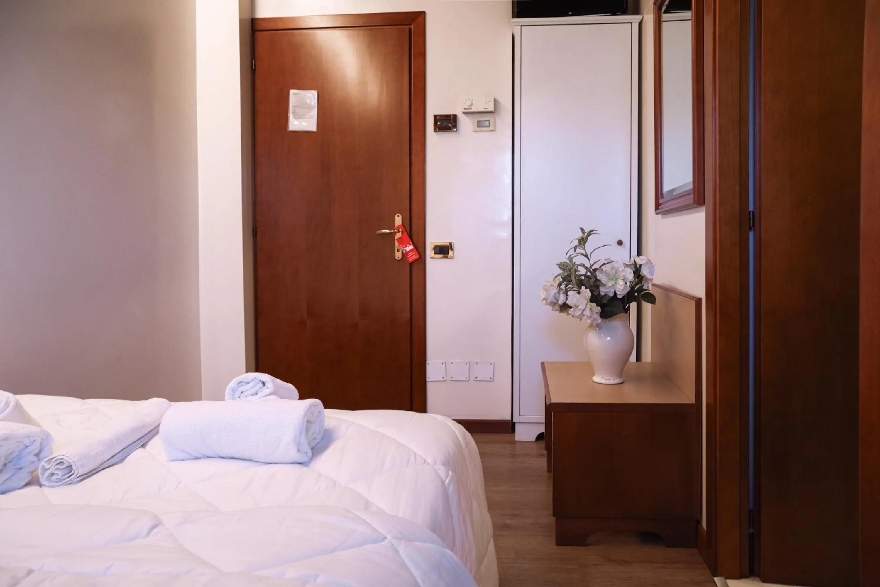 Photo of the whole room, Bed in Hotel Villa Sara