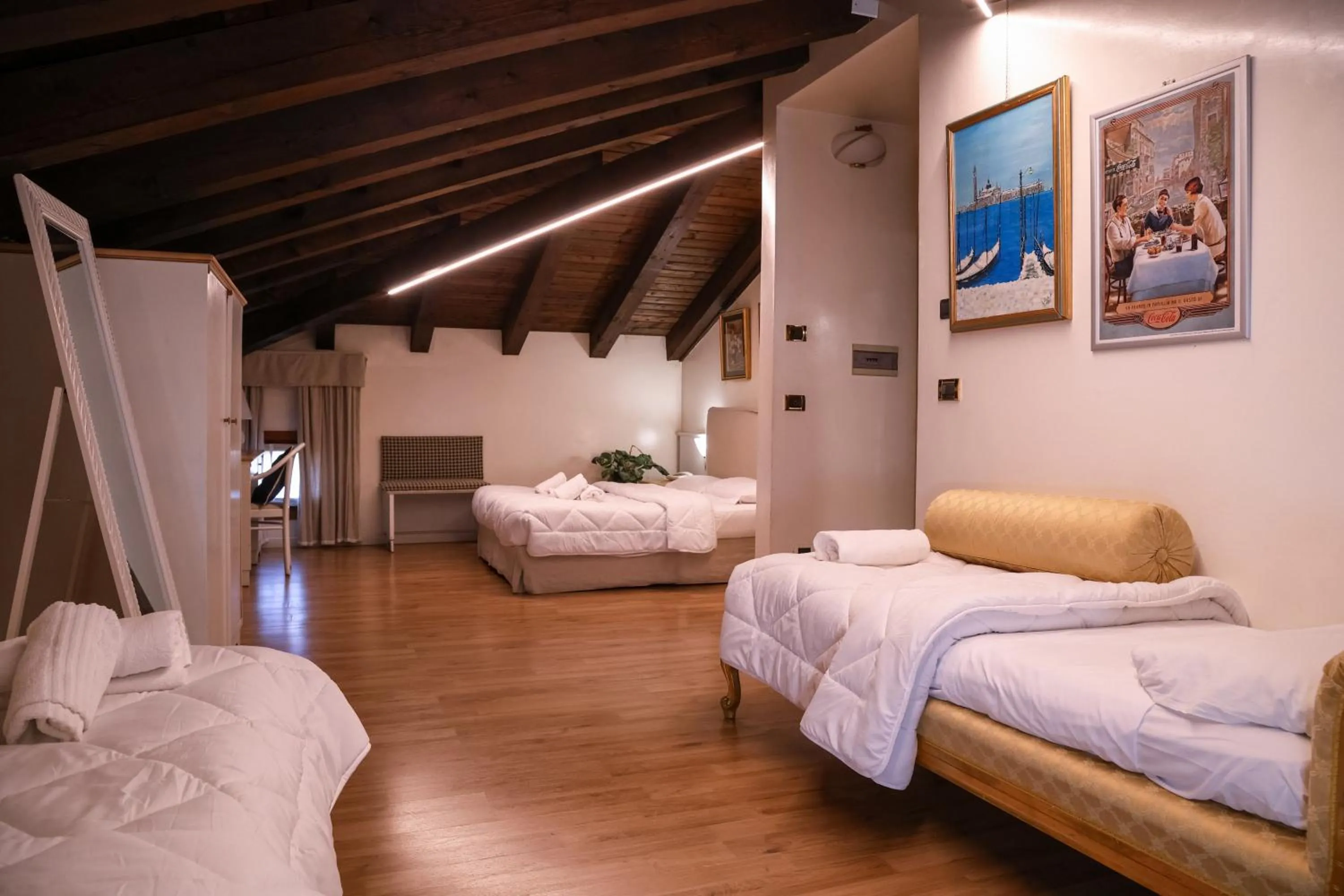 Bed in Hotel Villa Sara