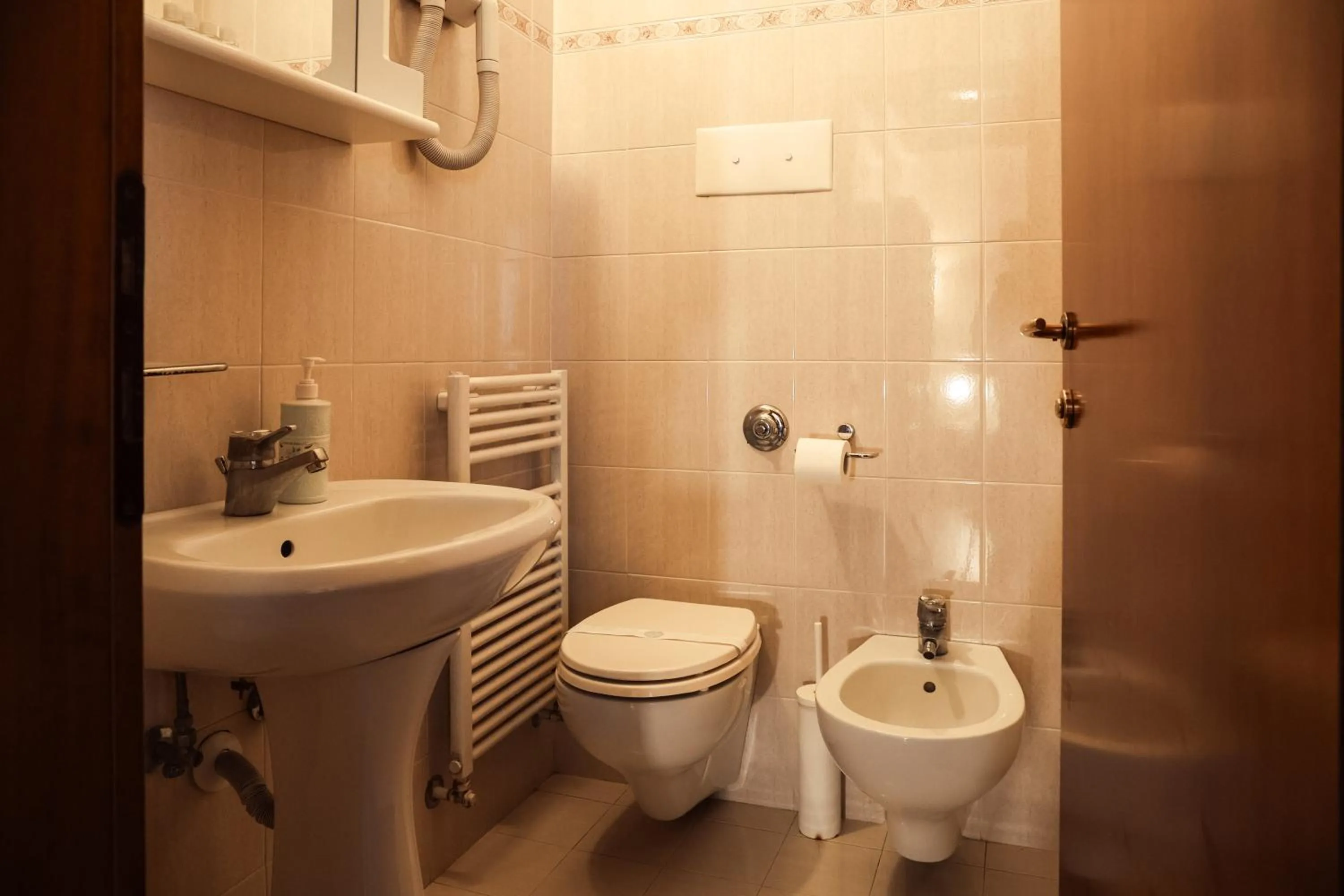 Toilet in Hotel Villa Sara