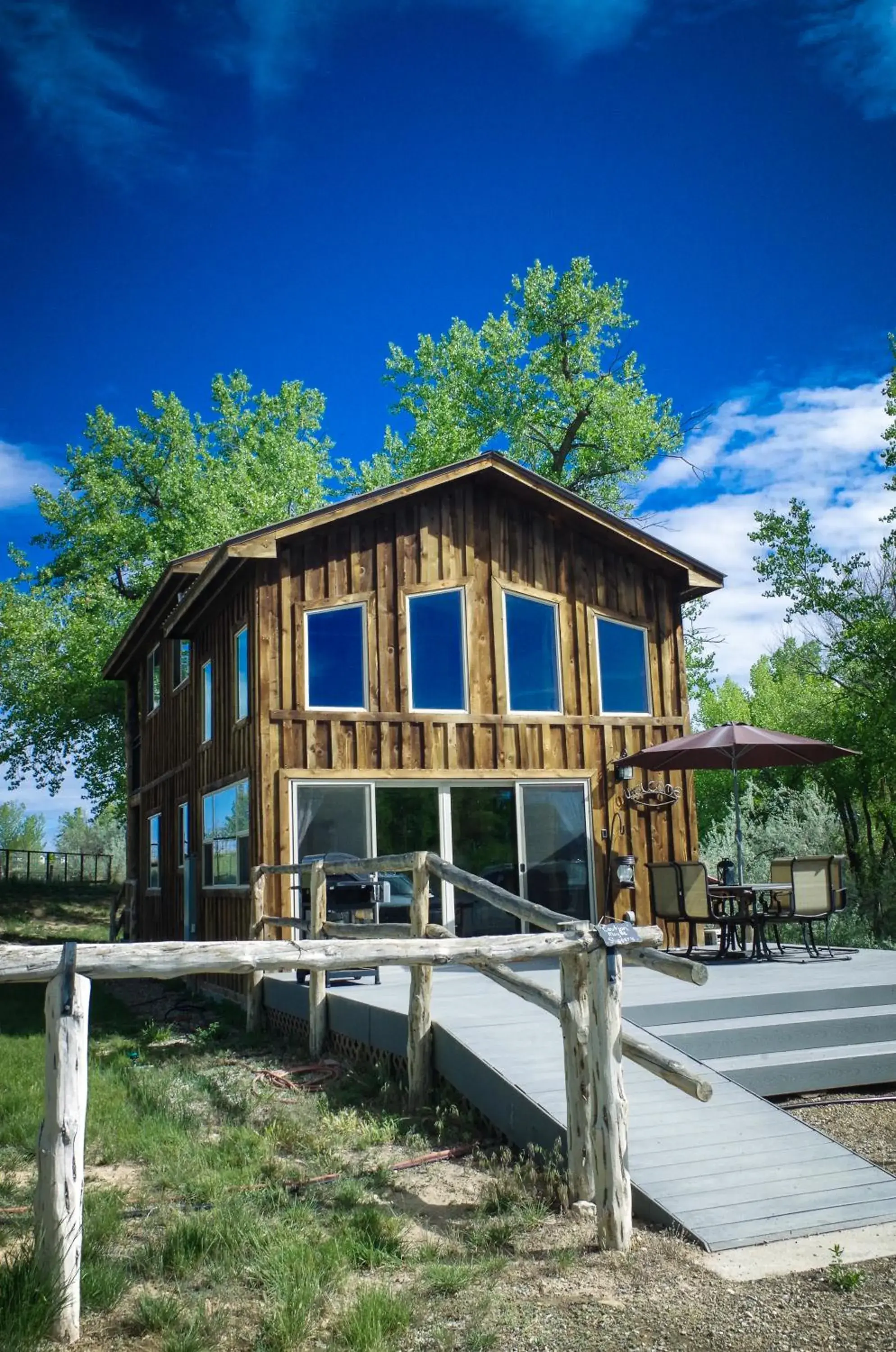 Two-Bedroom House in Rustic Hideaway Two-Bedroom House in Rustic Hideaway