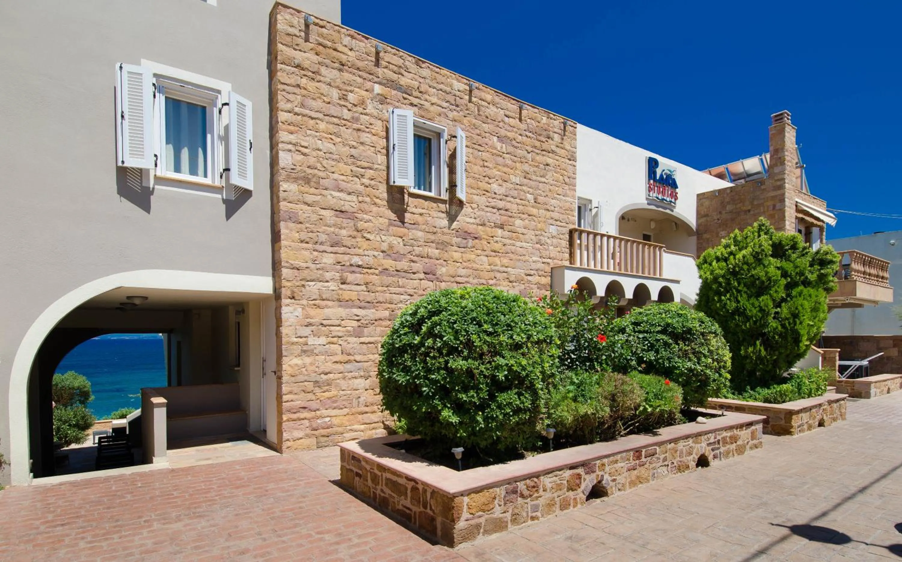 Property building in Plaka Studios