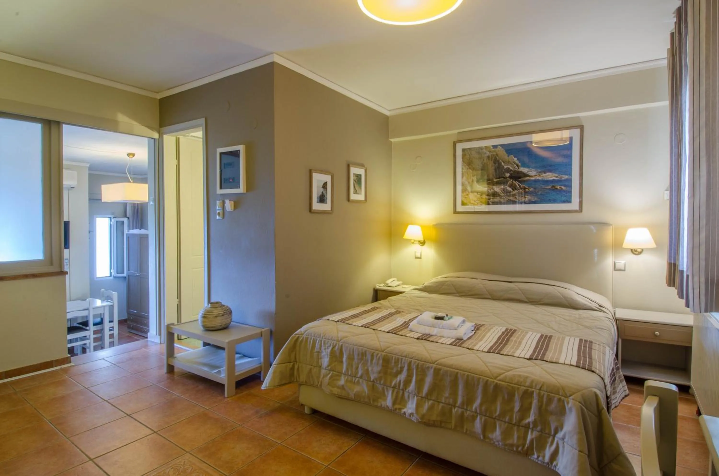 Photo of the whole room, Bed in Plaka Studios