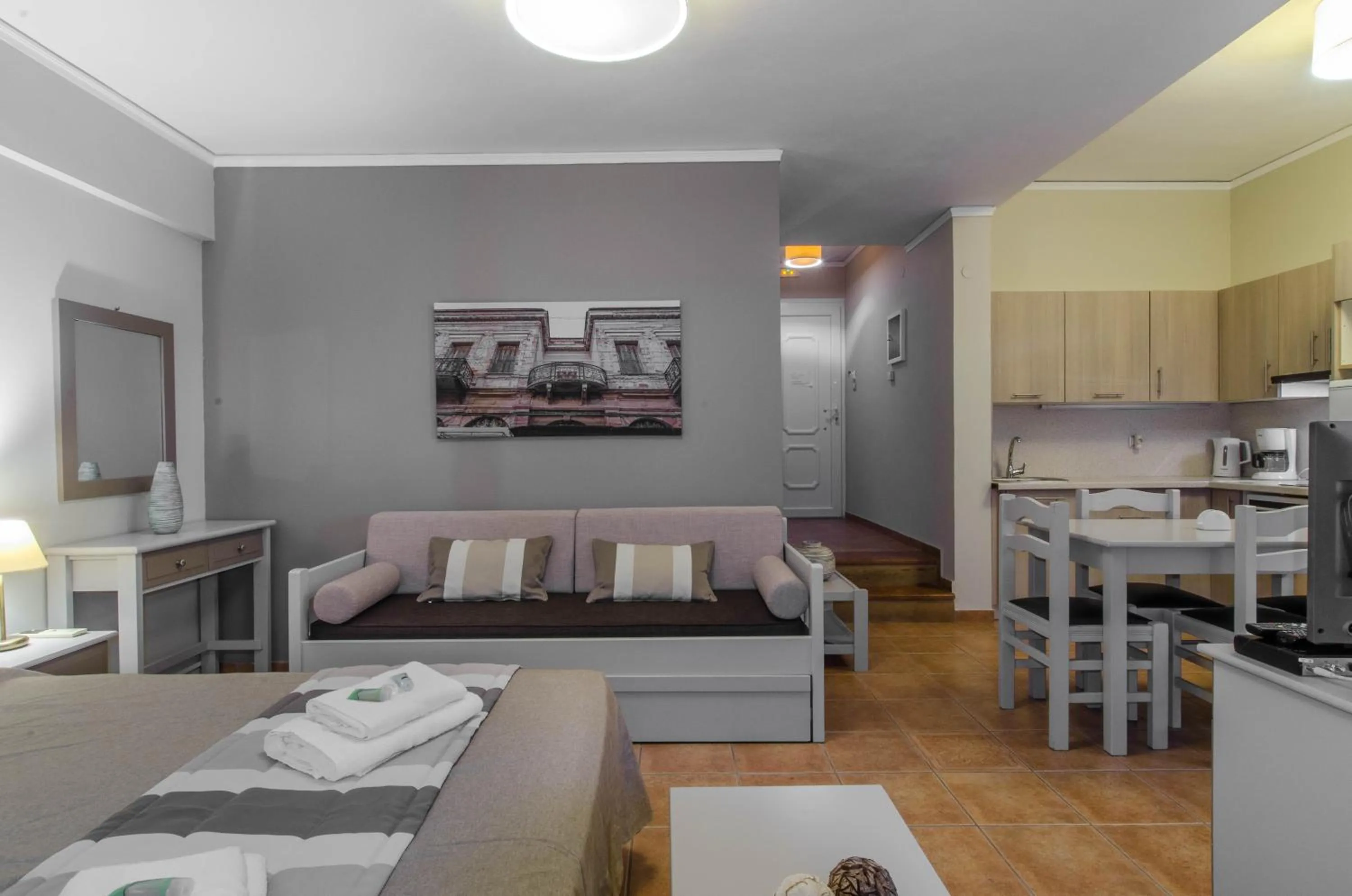 Photo of the whole room, Bed in Plaka Studios