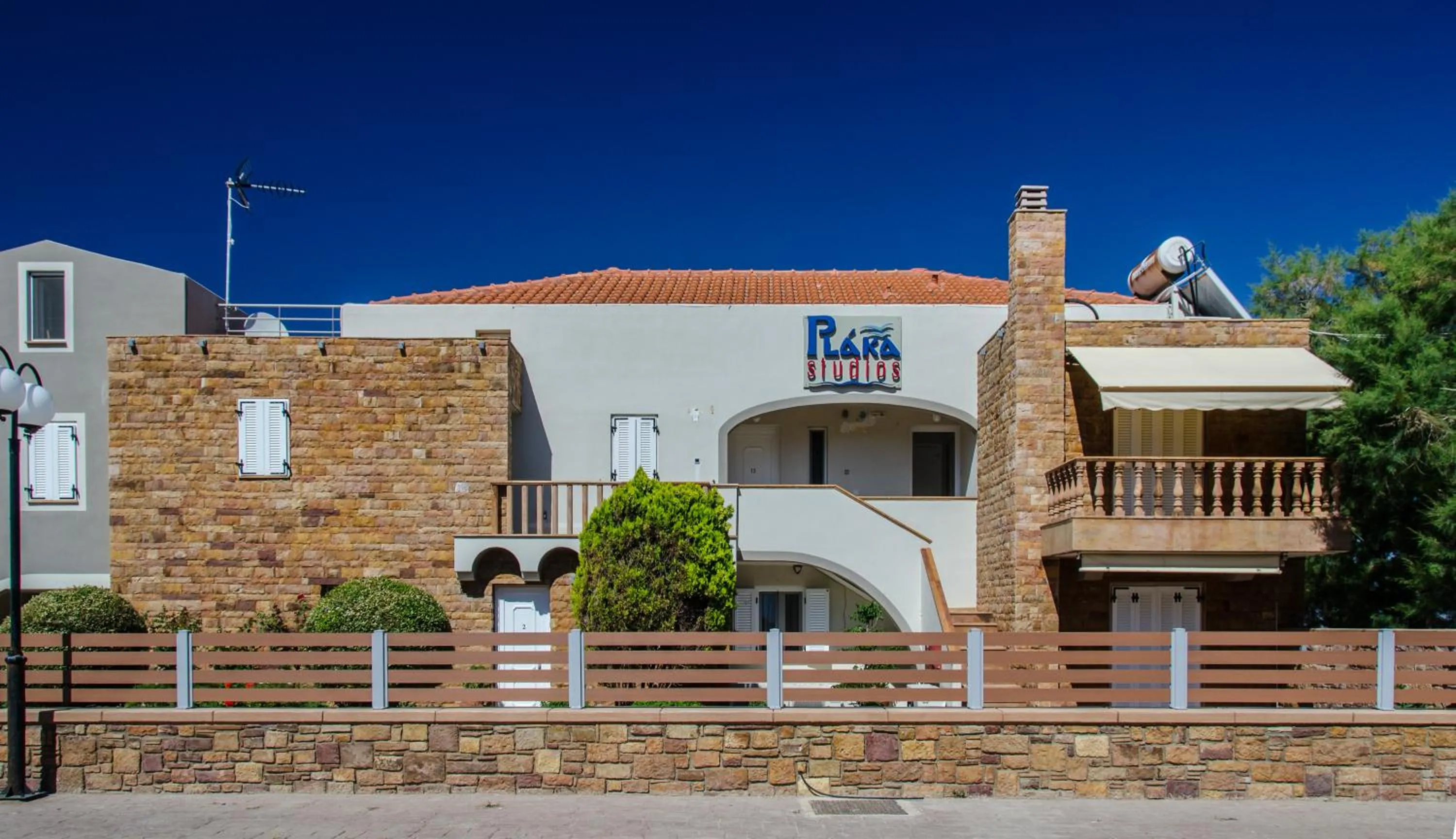 Property building in Plaka Studios