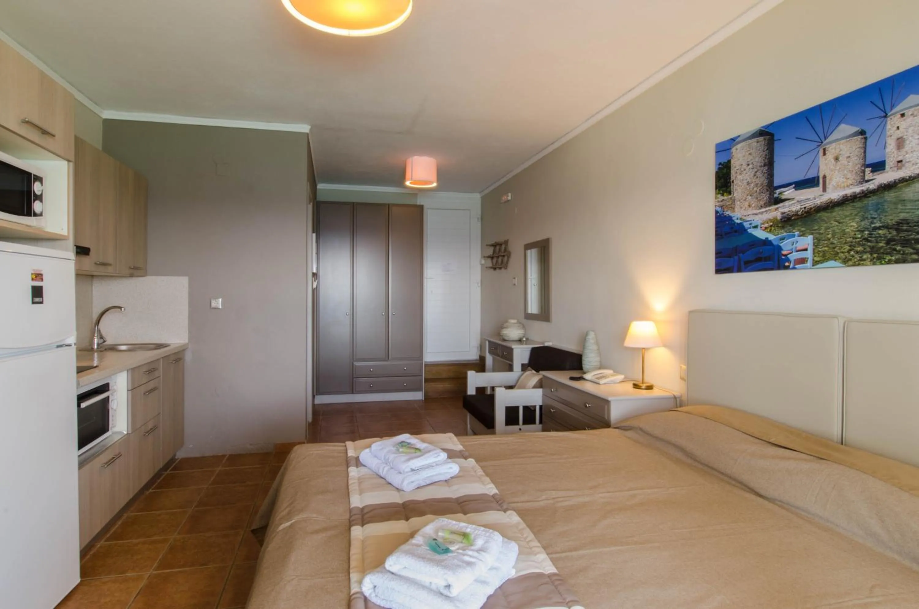 Photo of the whole room, Bed in Plaka Studios