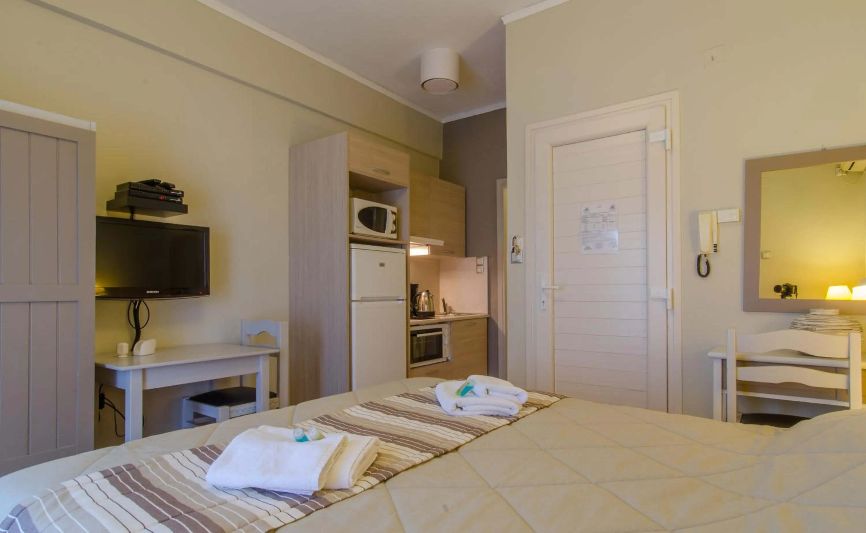 Bed in Plaka Studios