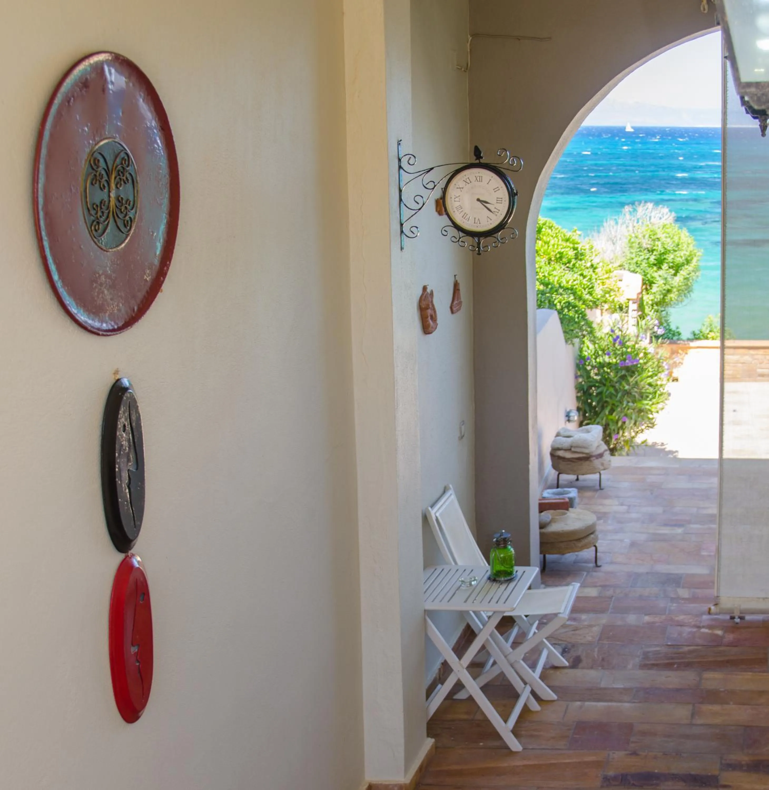 Garden view in Plaka Studios