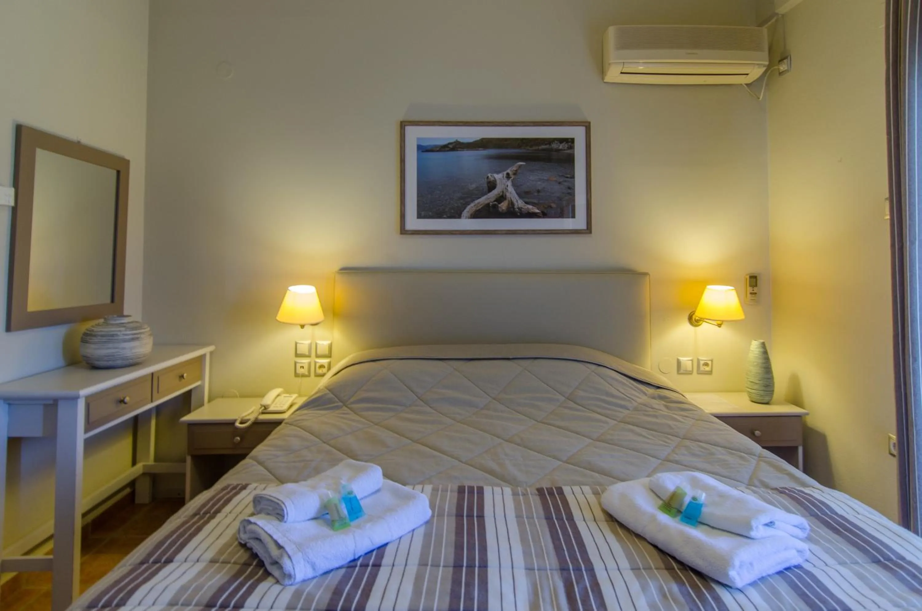 Bed in Plaka Studios