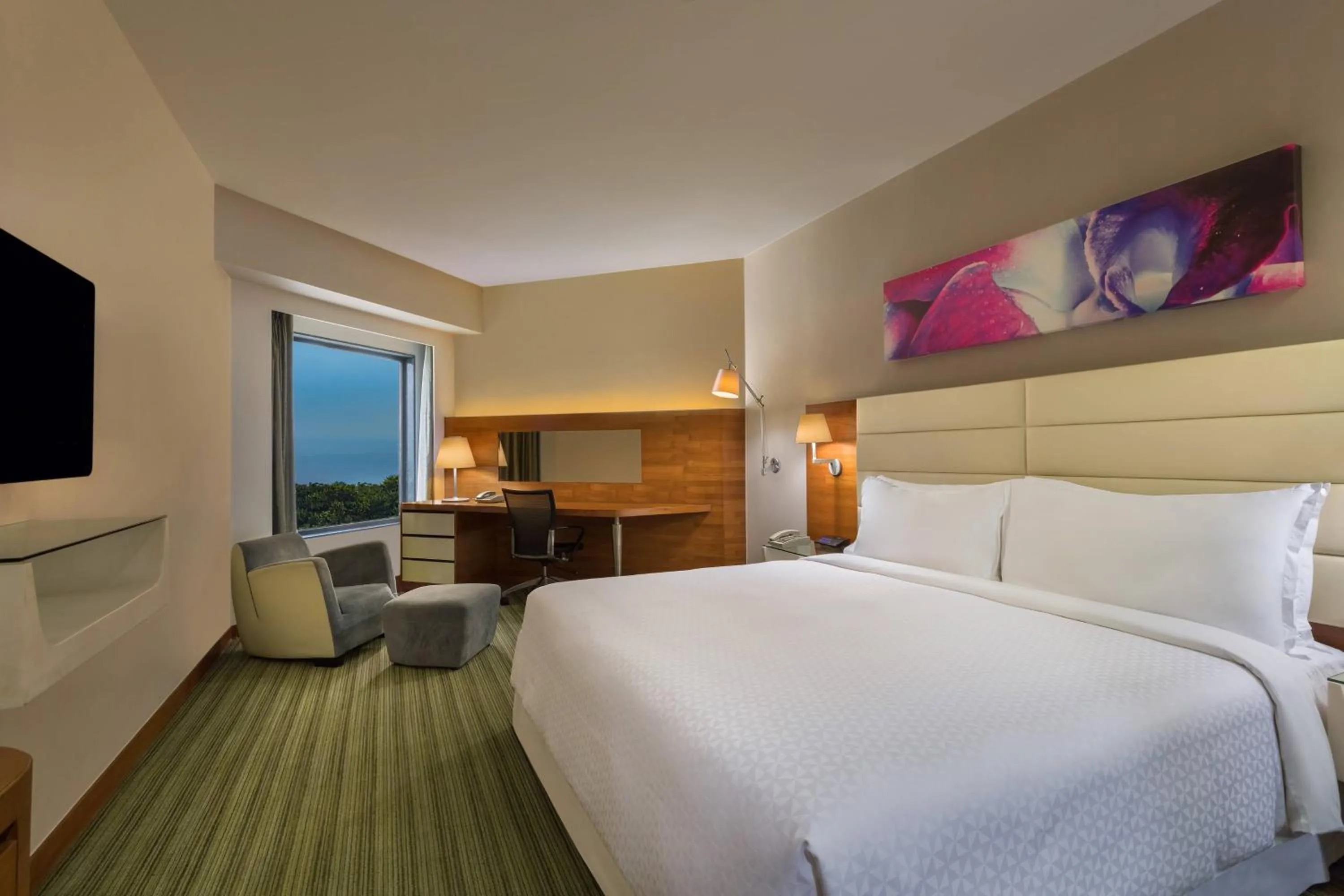 Photo of the whole room, Bed in Four Points By Sheraton Visakhapatnam