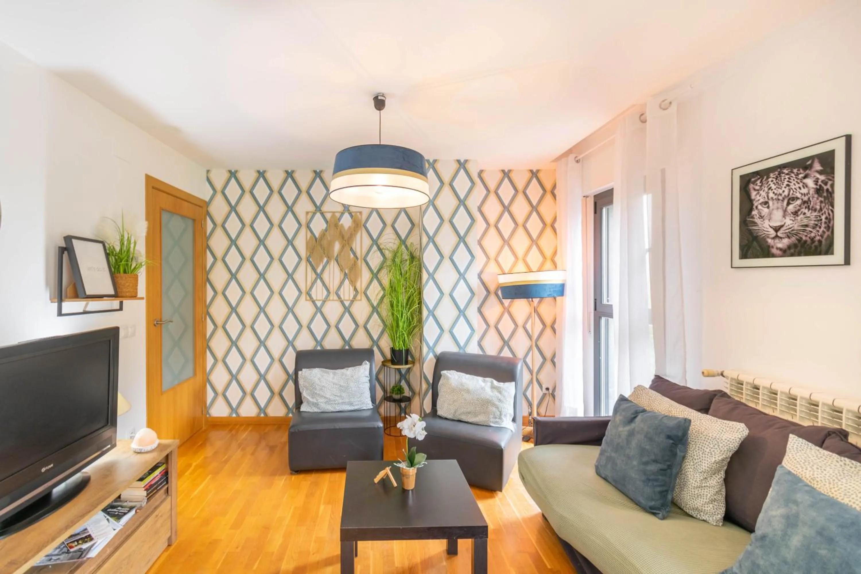 Communal lounge/ TV room in Casa Ferran, amplias habitaciones y apartamentos de montaña