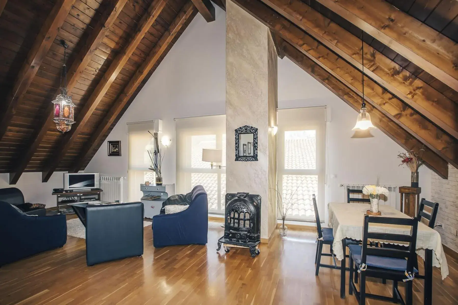 Penthouse Apartment (4 Adults) in Casa Ferran, amplias habitaciones y apartamentos de montaña Penthouse Apartment (4 Adults) in Casa Ferran, amplias habitaciones y apartamentos de montaña