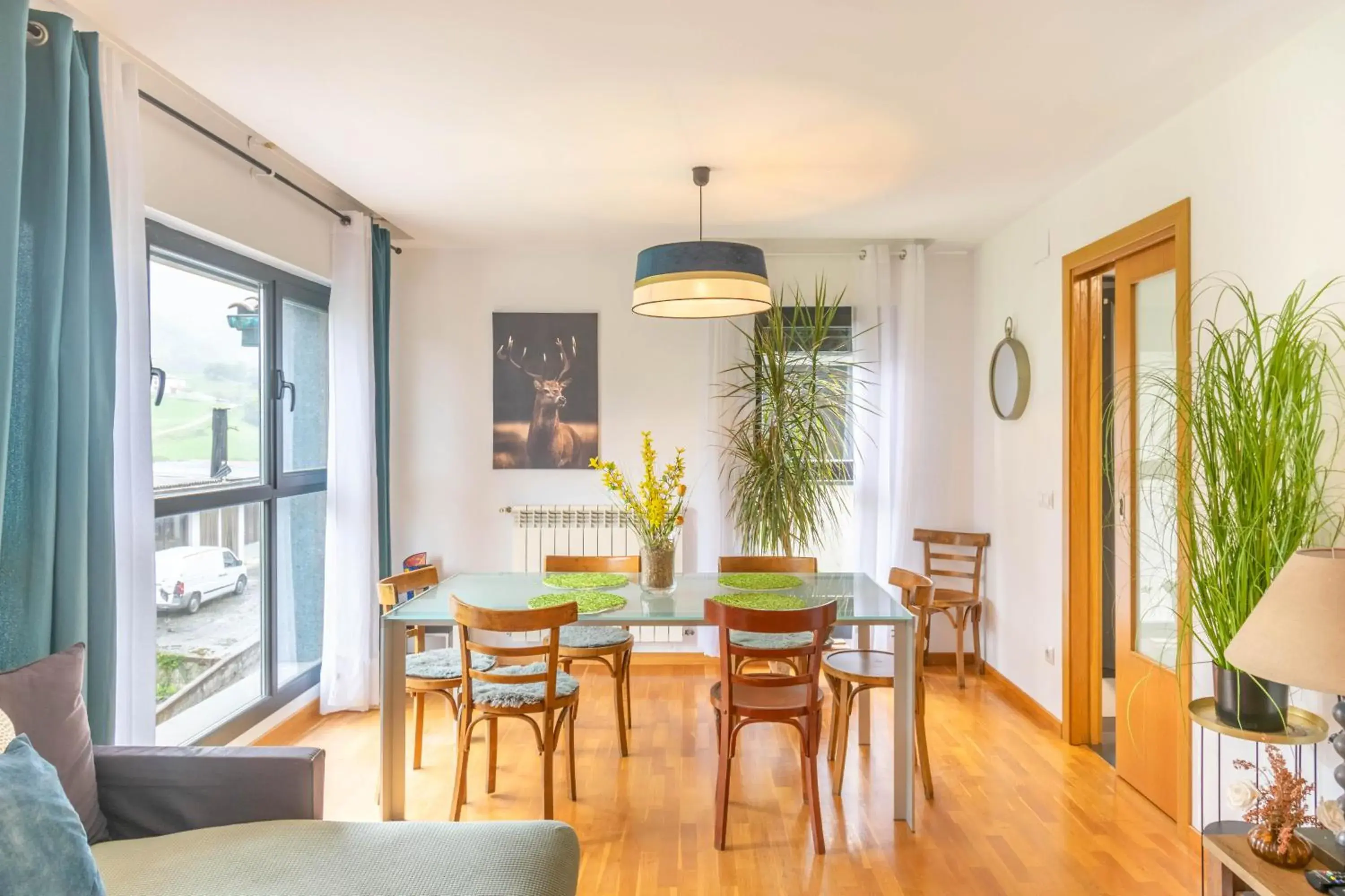 Double Room with Shared Bathroom in Casa Ferran, amplias habitaciones y apartamentos de montaña Double Room with Shared Bathroom in Casa Ferran, amplias habitaciones y apartamentos de montaña