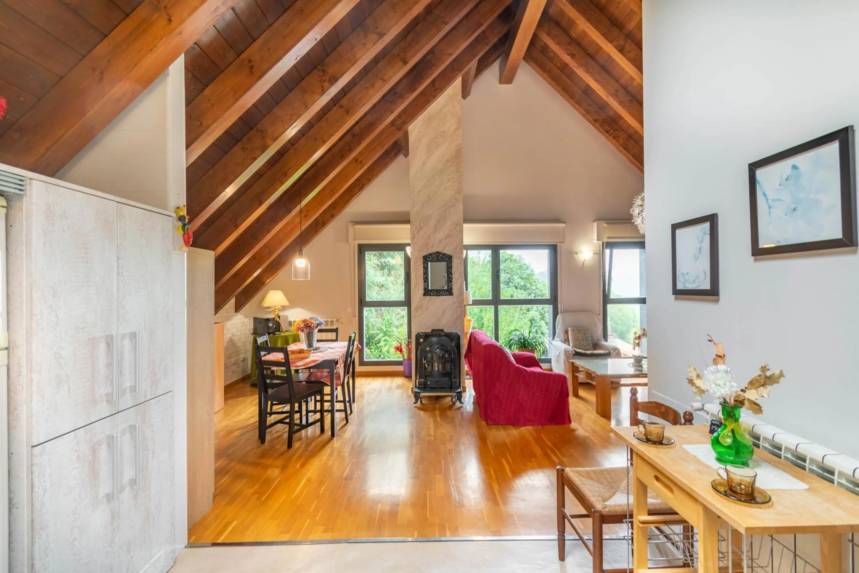 Kitchen or kitchenette in Casa Ferran, amplias habitaciones y apartamentos de montaña