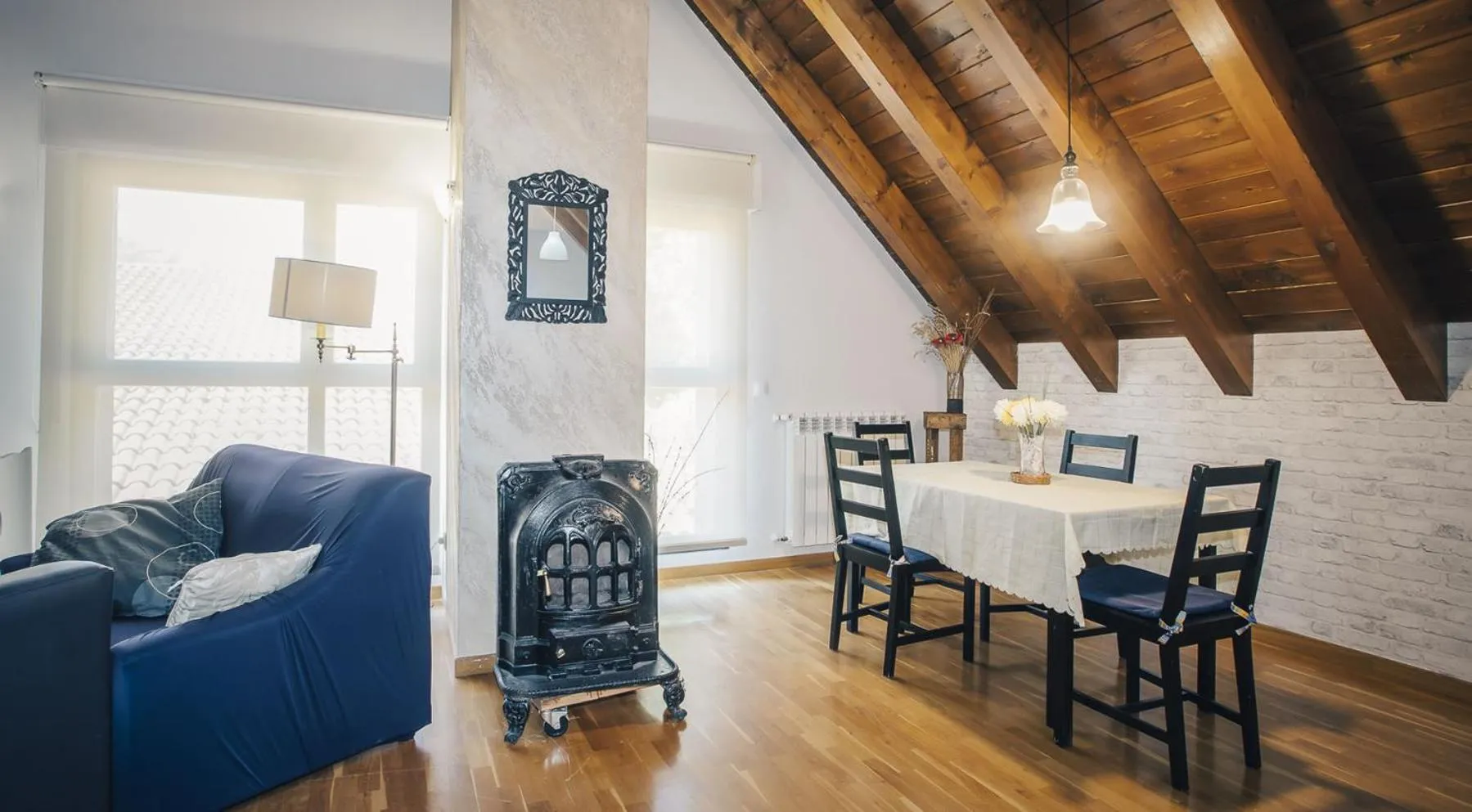 Living room in Casa Ferran, amplias habitaciones y apartamentos de montaña