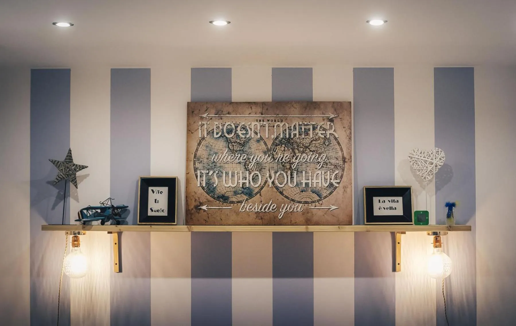 Decorative detail in Casa Ferran, amplias habitaciones y apartamentos de montaña