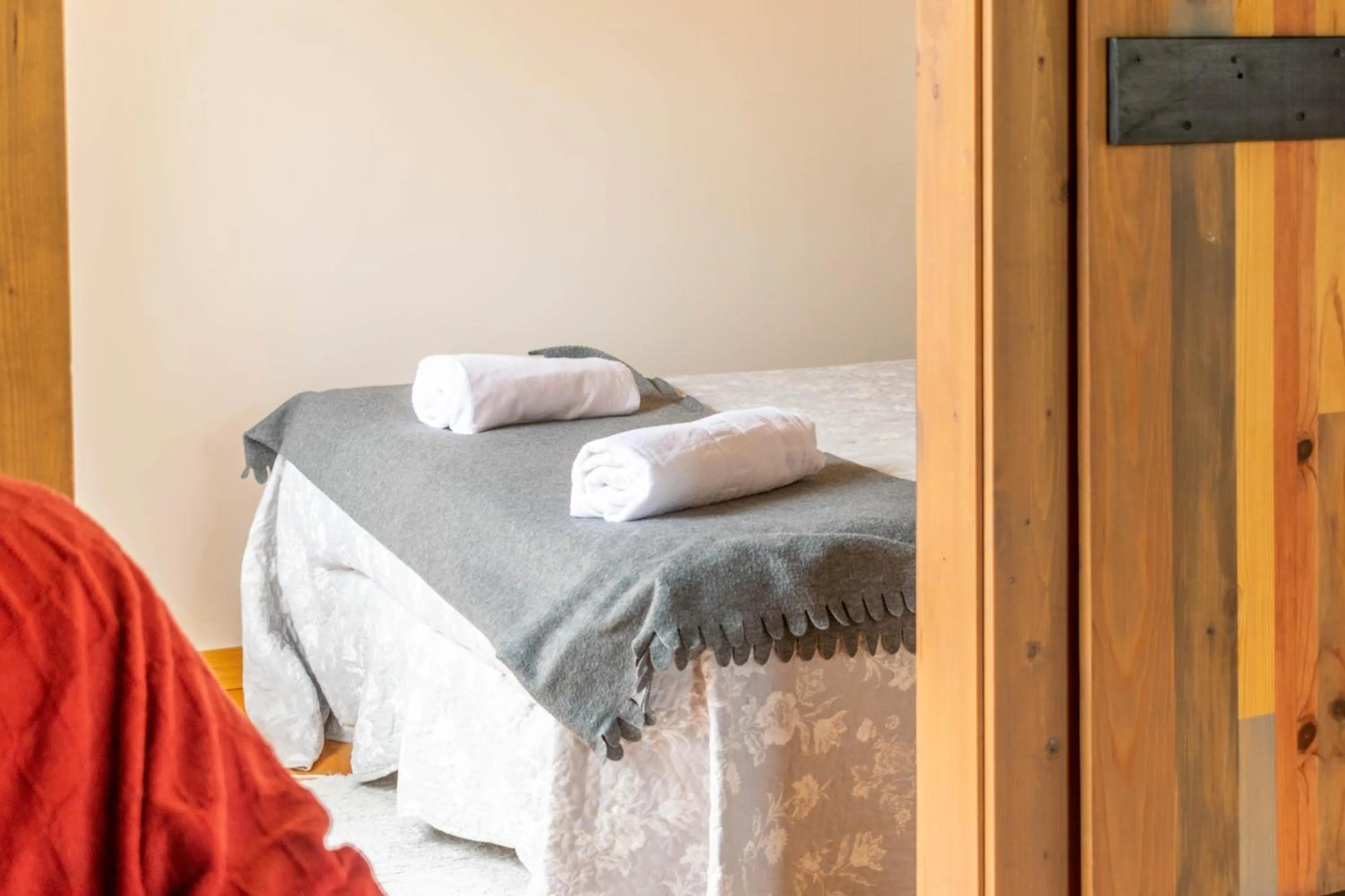 Bed in Casa Ferran, amplias habitaciones y apartamentos de montaña