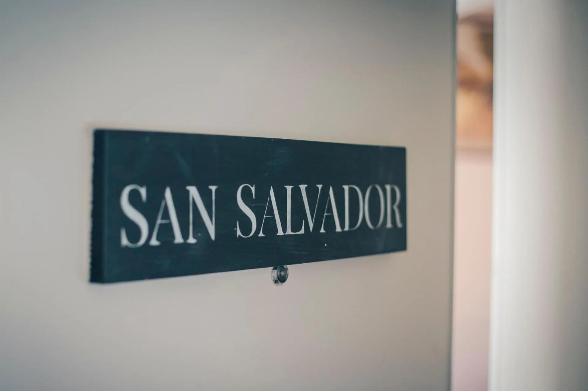 Logo/Certificate/Sign in Casa Ferran, amplias habitaciones y apartamentos de montaña