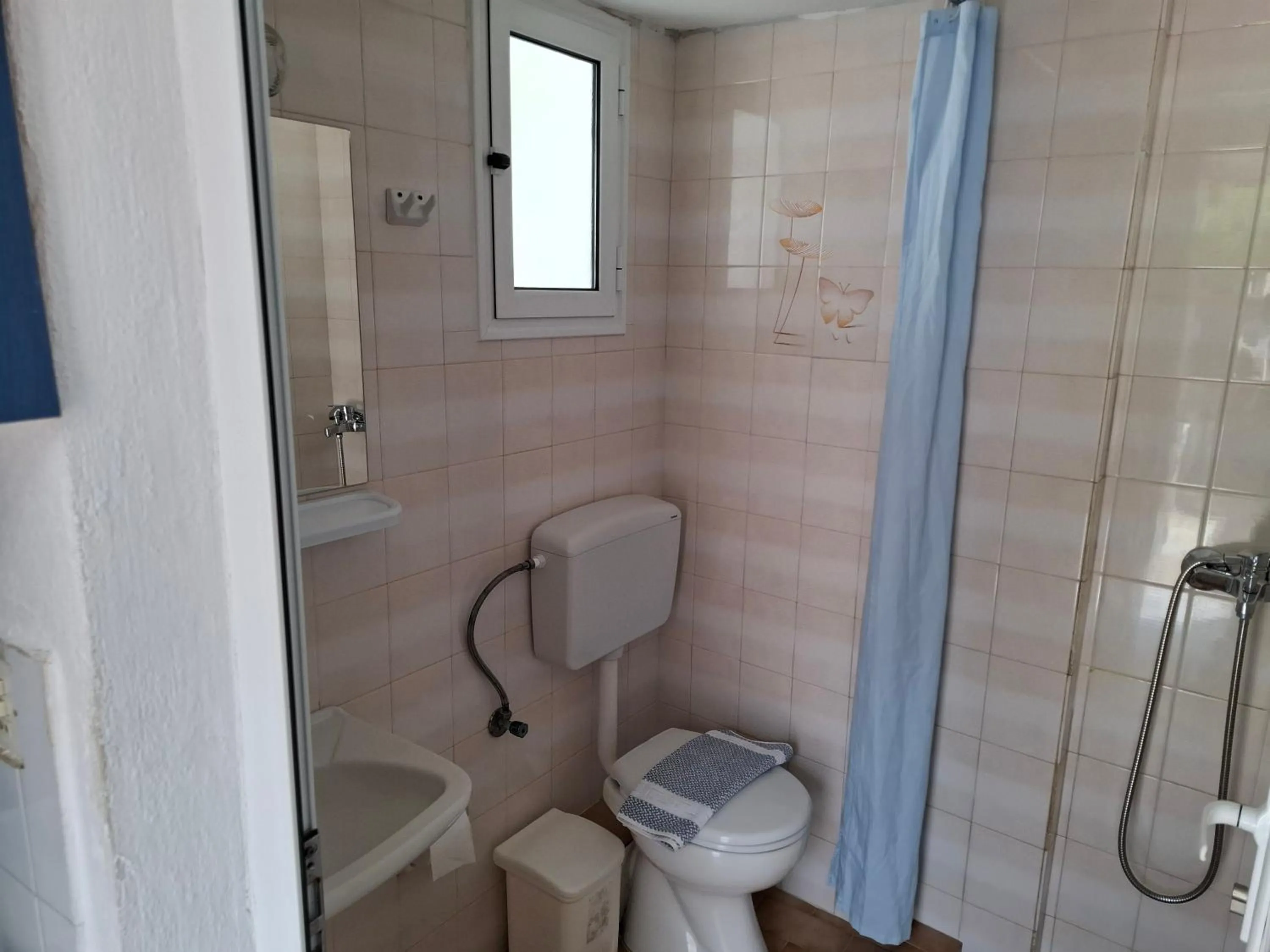 Shower in Fengeros Village