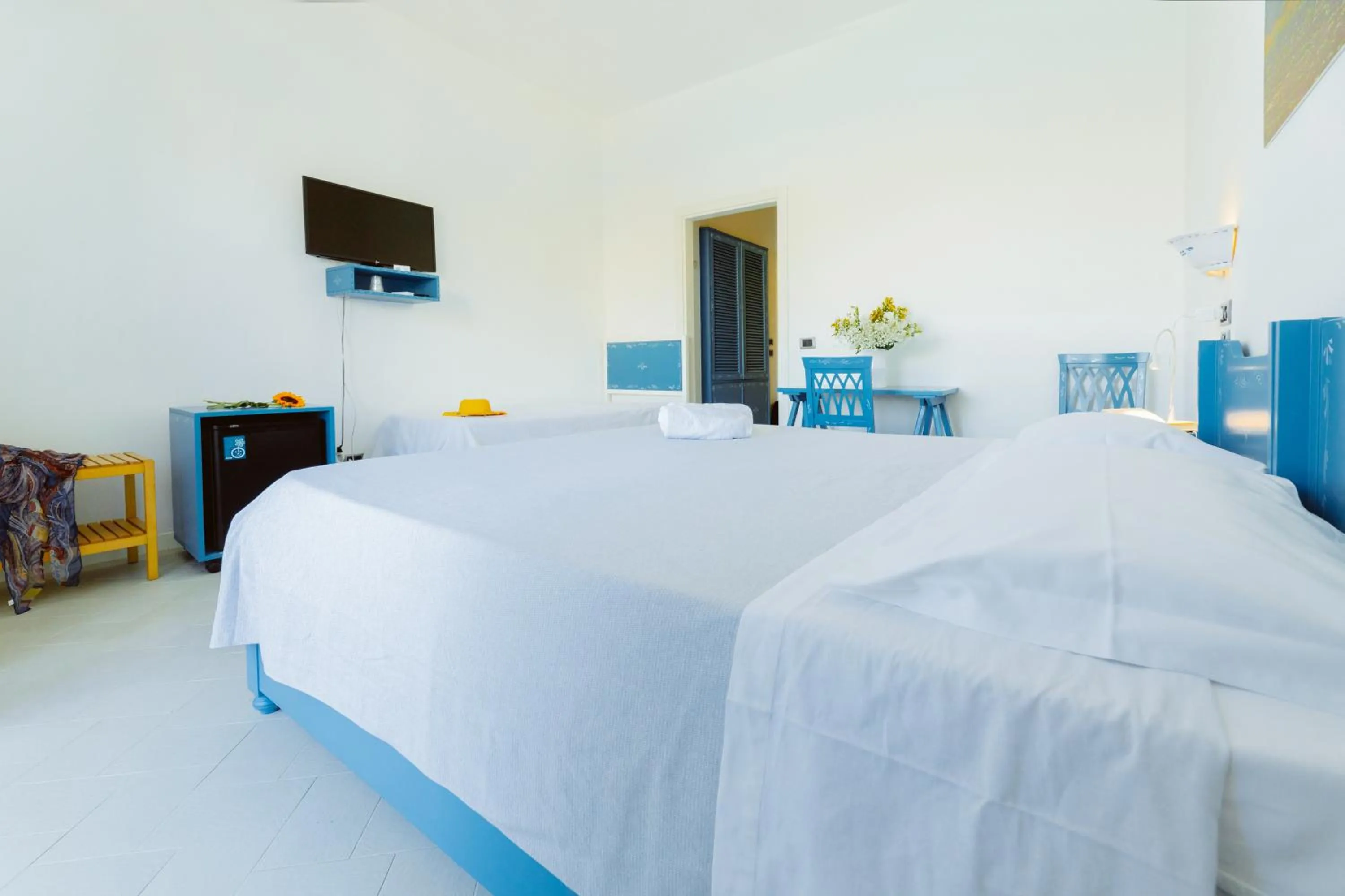 TV and multimedia, Bed in Hotel La Roccia