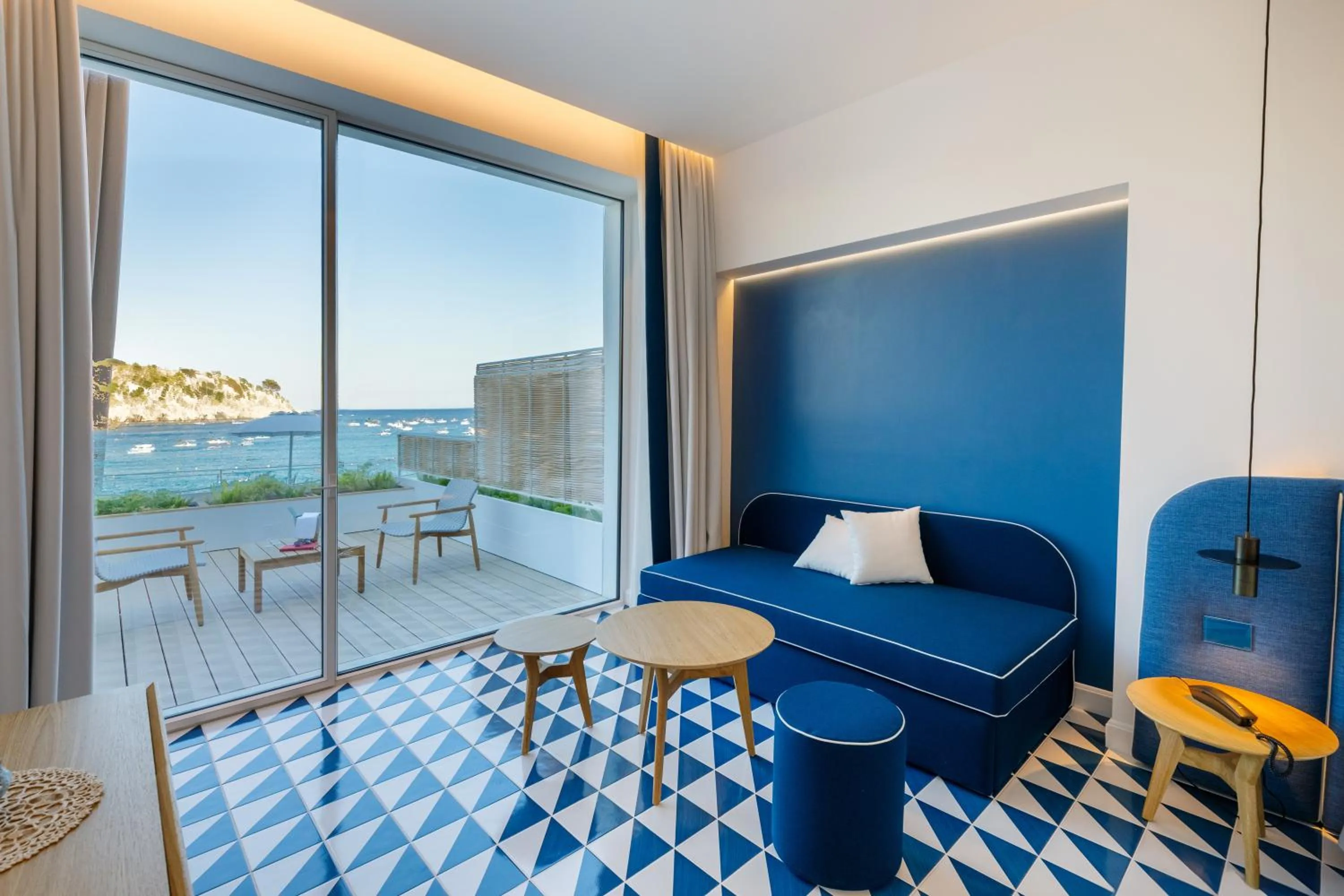 View (from property/room), Bed in Hotel La Roccia