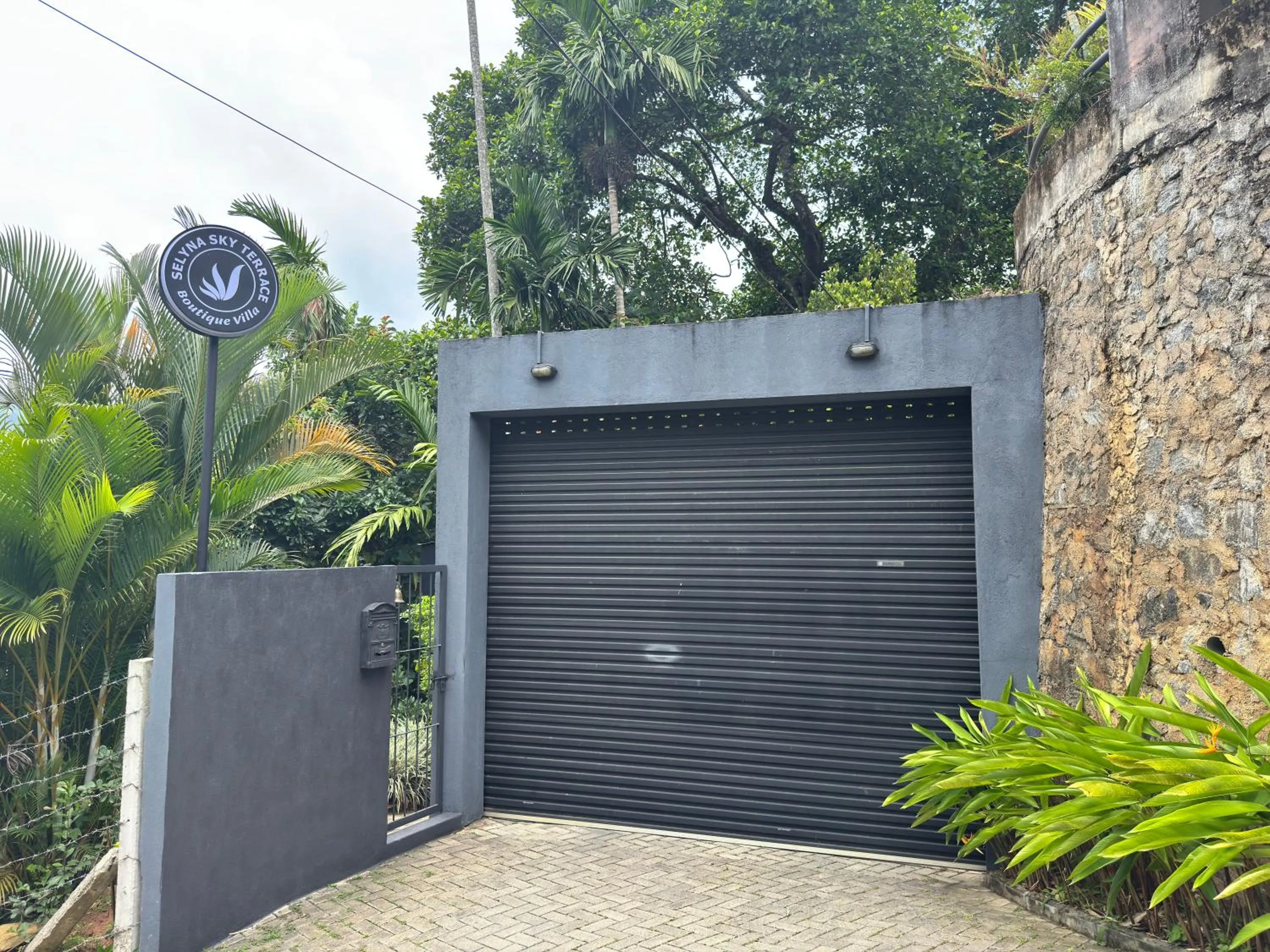 Facade/entrance in Selyna Sky Terrace